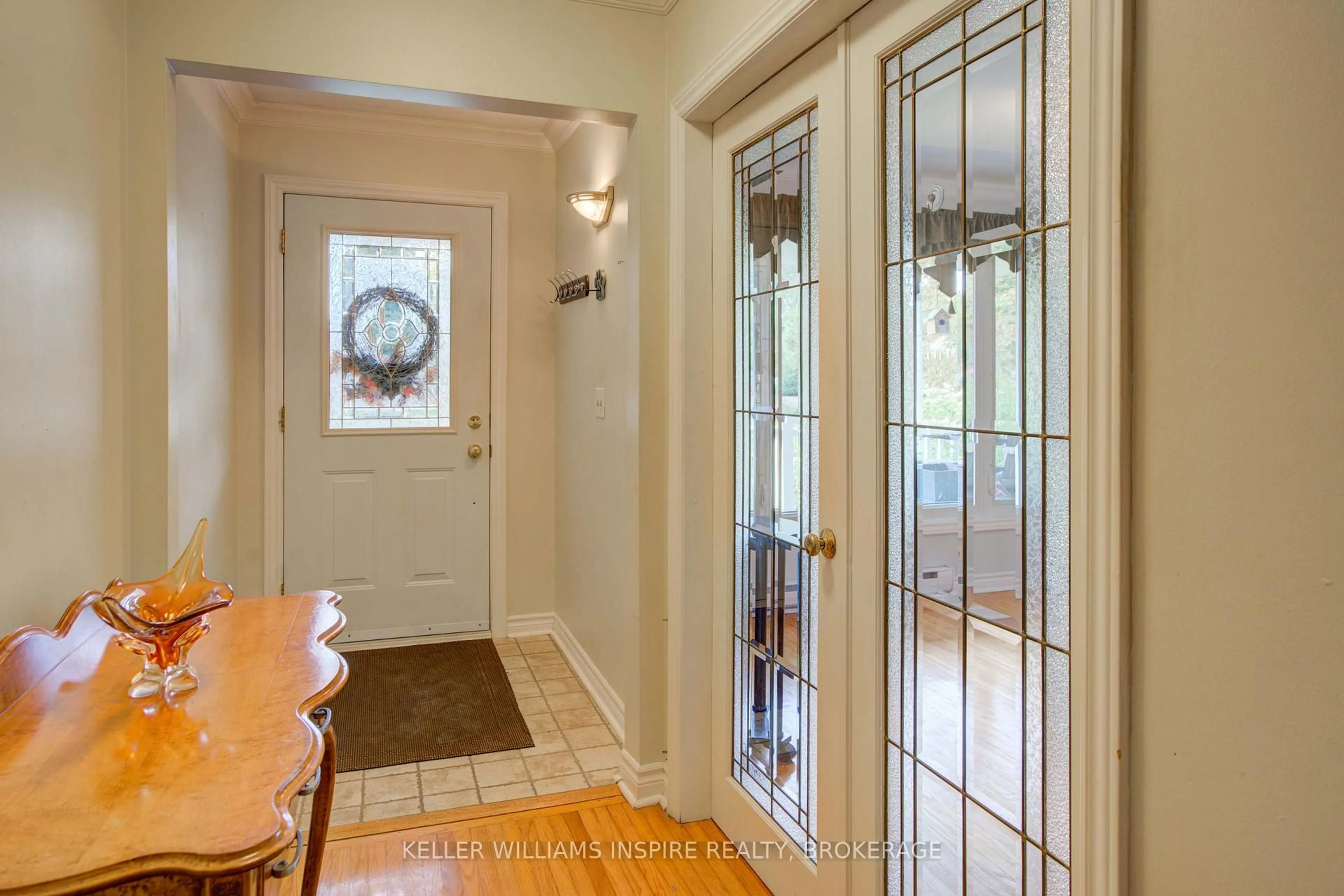 Indoor entryway for 660 Fleet St, Kingston Ontario K7M 5A5