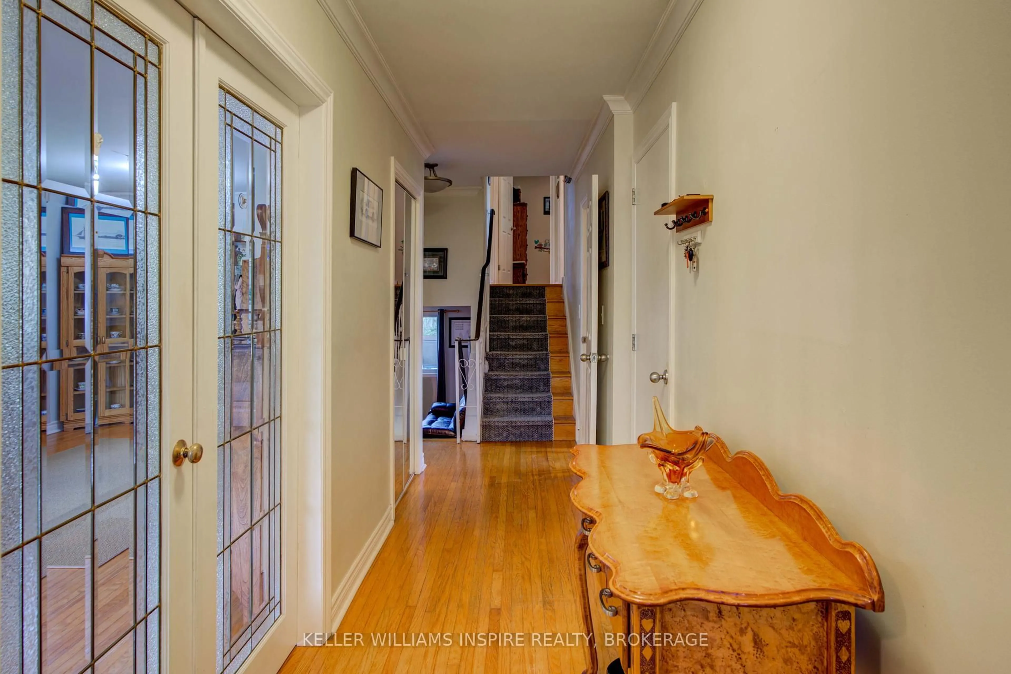 Indoor entryway for 660 Fleet St, Kingston Ontario K7M 5A5