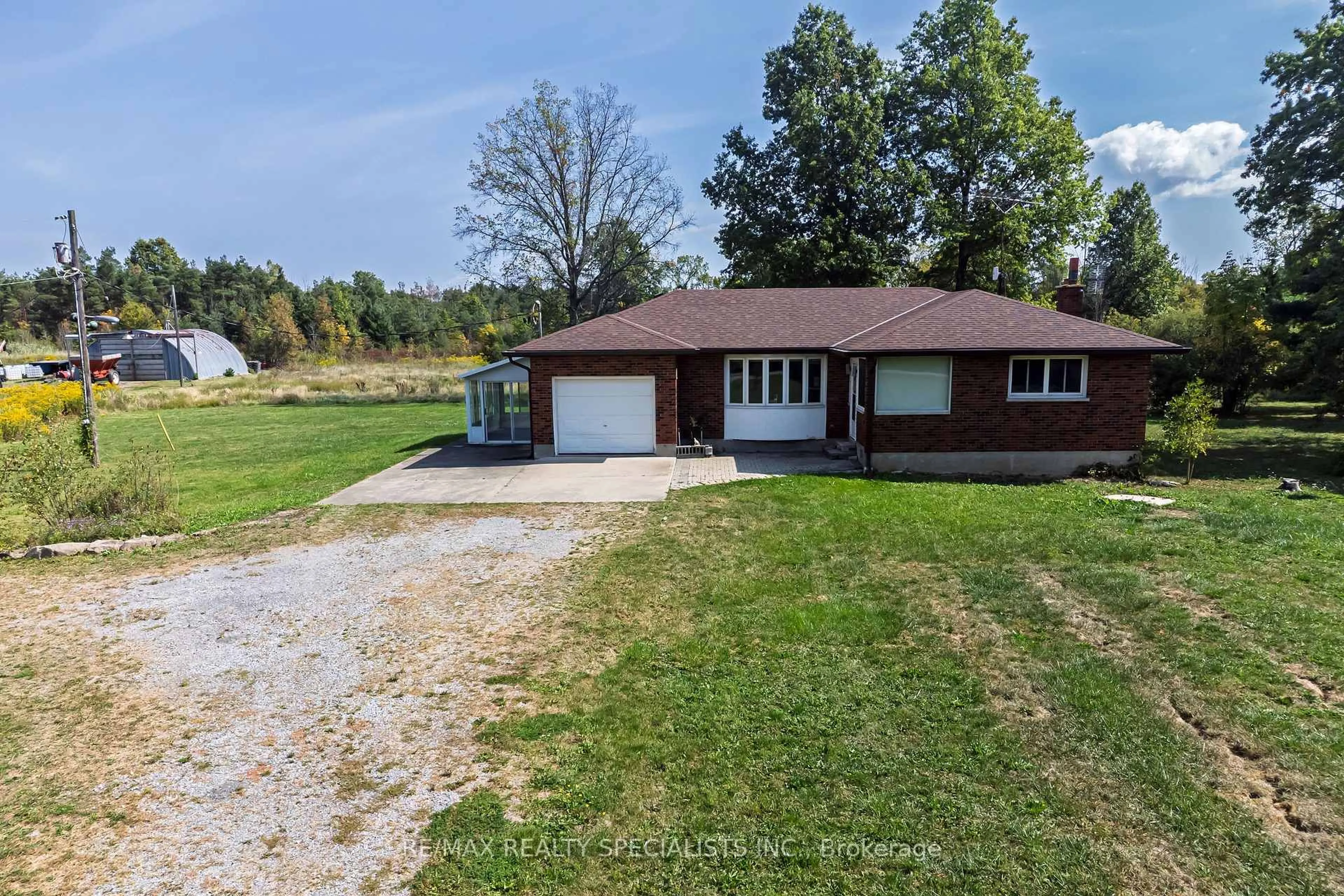 A pic from outside/outdoor area/front of a property/back of a property/a pic from drone, water/lake/river/ocean view for 11134 Willodell Rd, Niagara Falls Ontario L3B 5N4