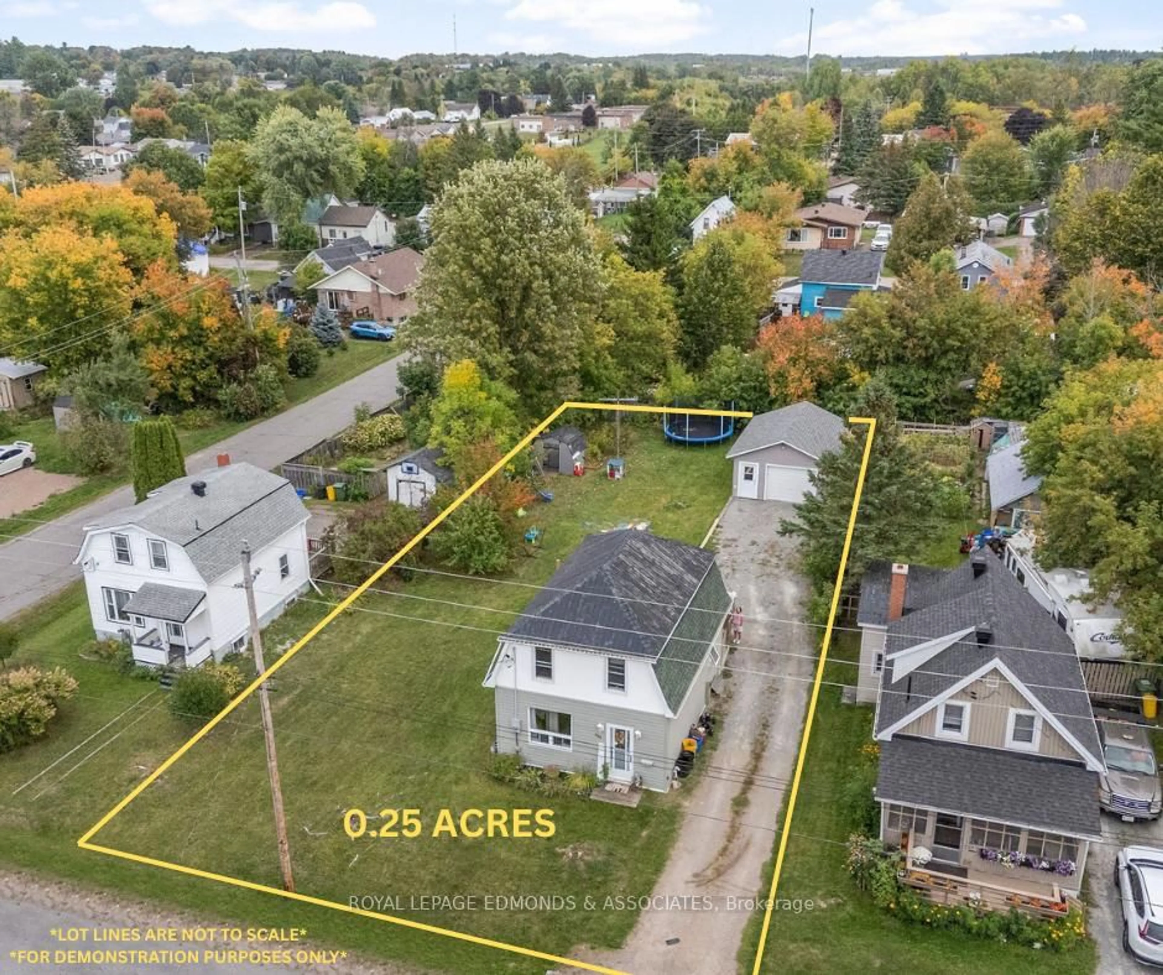 A pic from outside/outdoor area/front of a property/back of a property/a pic from drone, street for 525 Horace St, Pembroke Ontario K8A 4B9