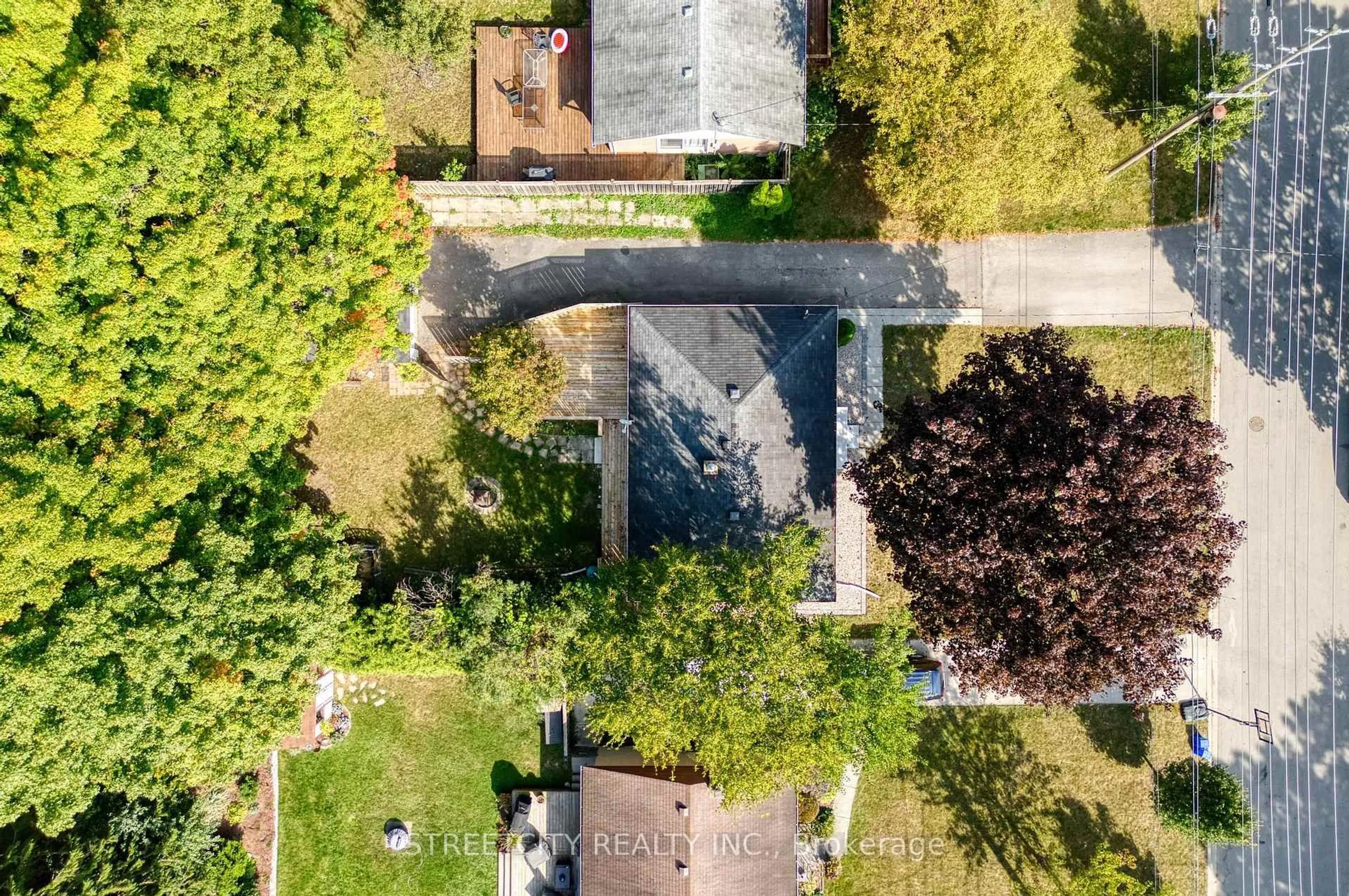 A pic from outside/outdoor area/front of a property/back of a property/a pic from drone, street for 167 Trowbridge Ave, London South Ontario N6J 3M2