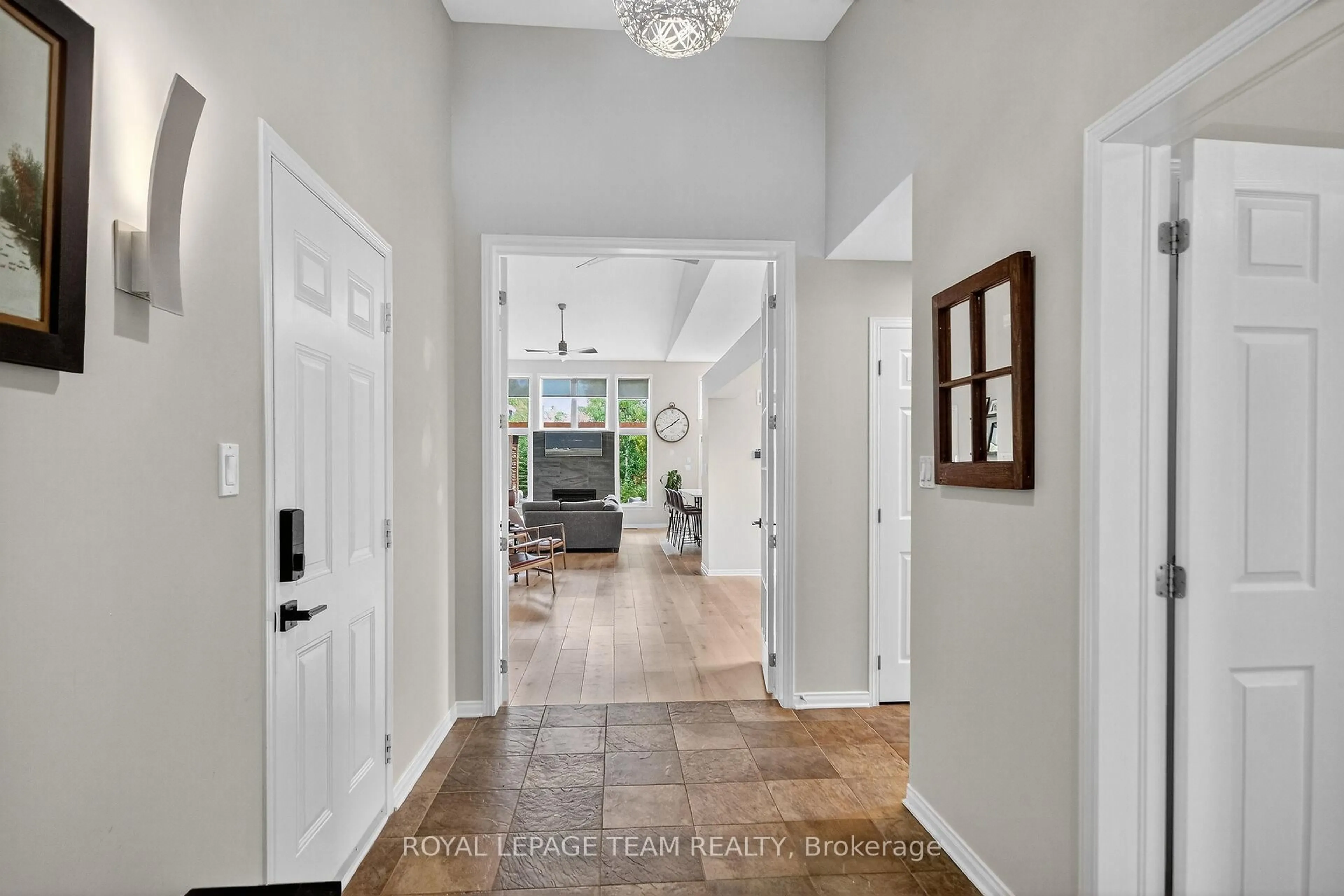 Indoor entryway for 128 Chenoa Way, Ottawa Ontario K2J 0M2