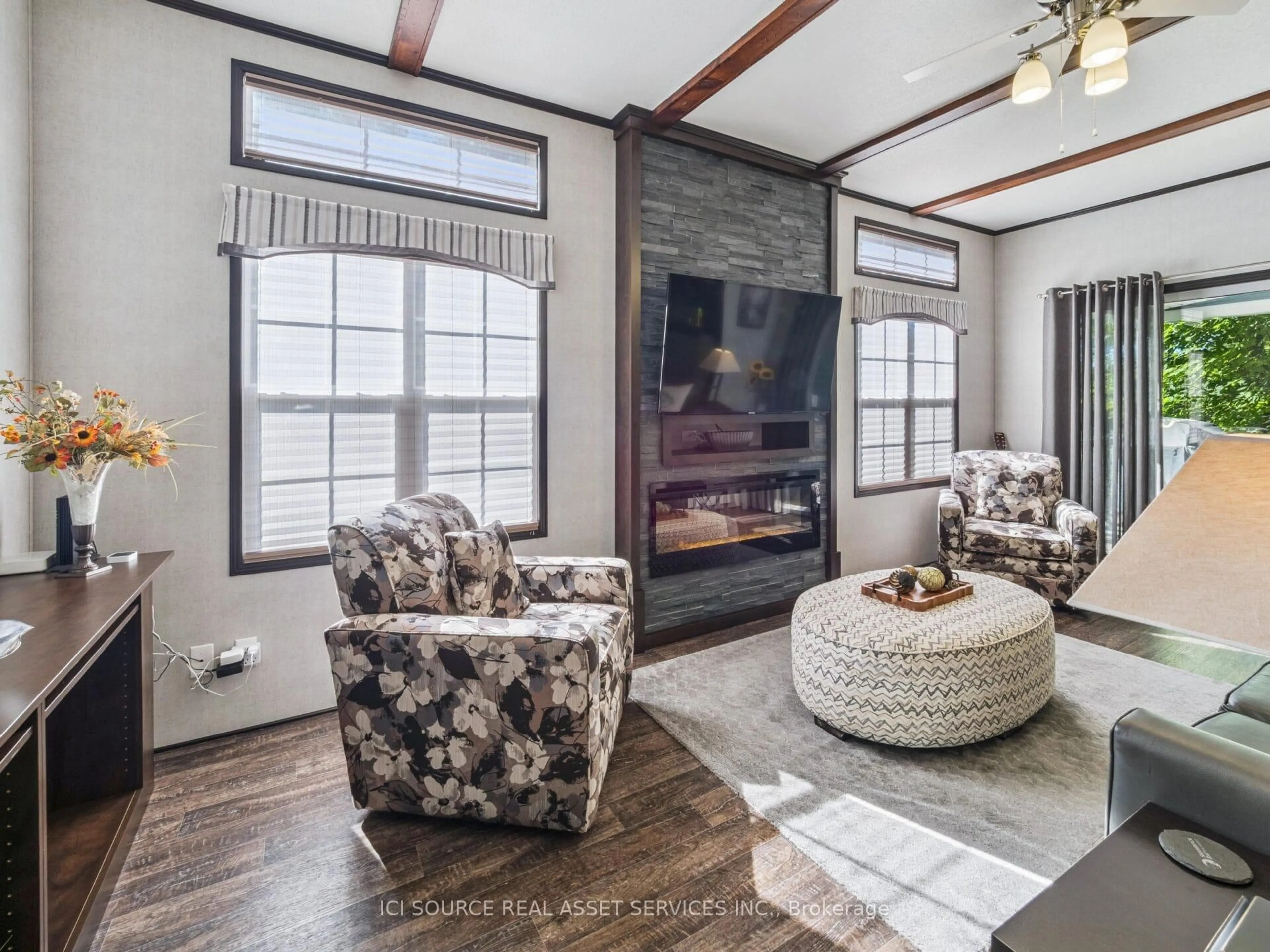 Living room with furniture, unknown for 1082 Shamrock Marina Rd #SMR192, Gravenhurst Ontario P0E 1N0