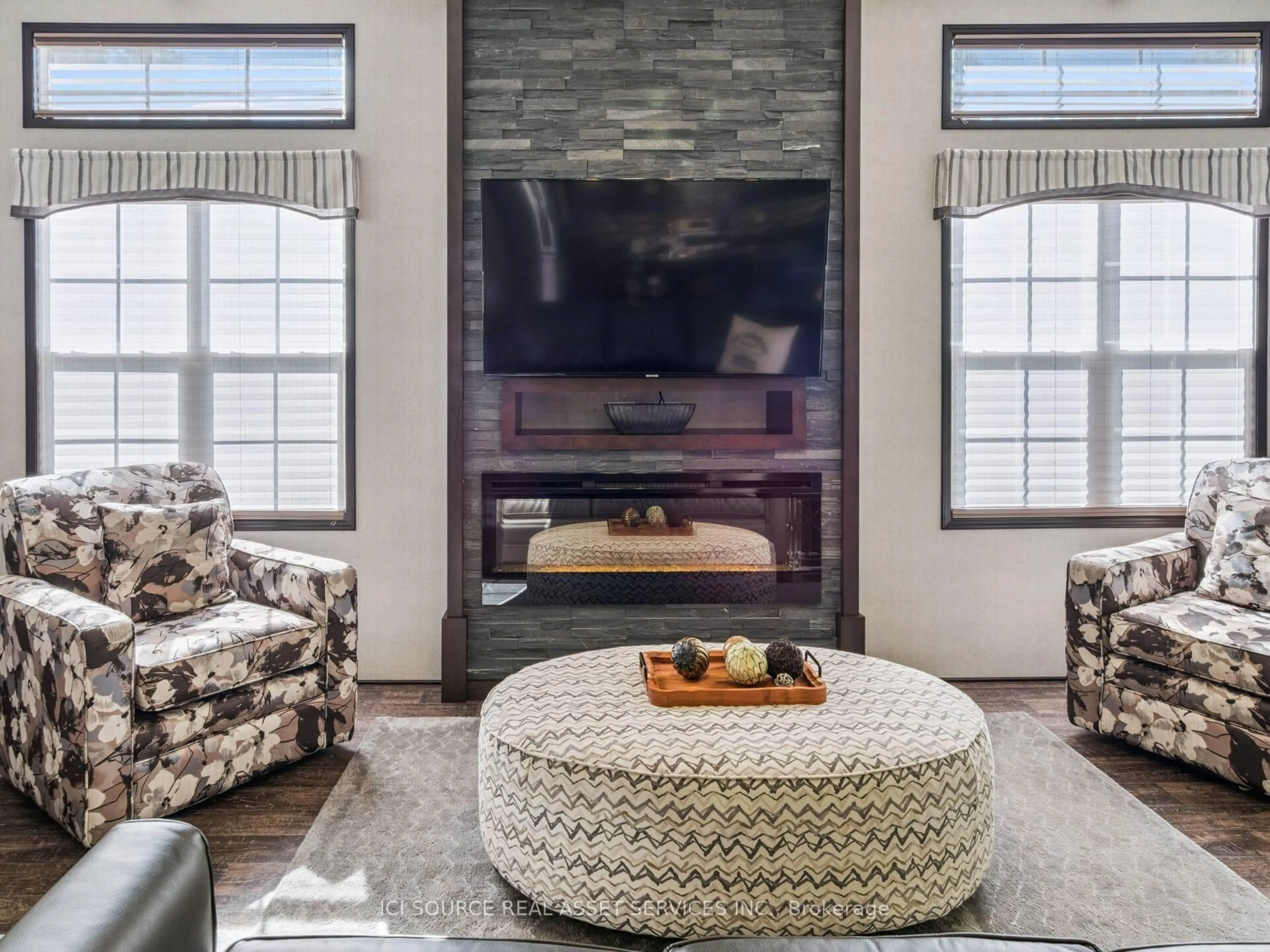 Living room with furniture, unknown for 1082 Shamrock Marina Rd #SMR192, Gravenhurst Ontario P0E 1N0