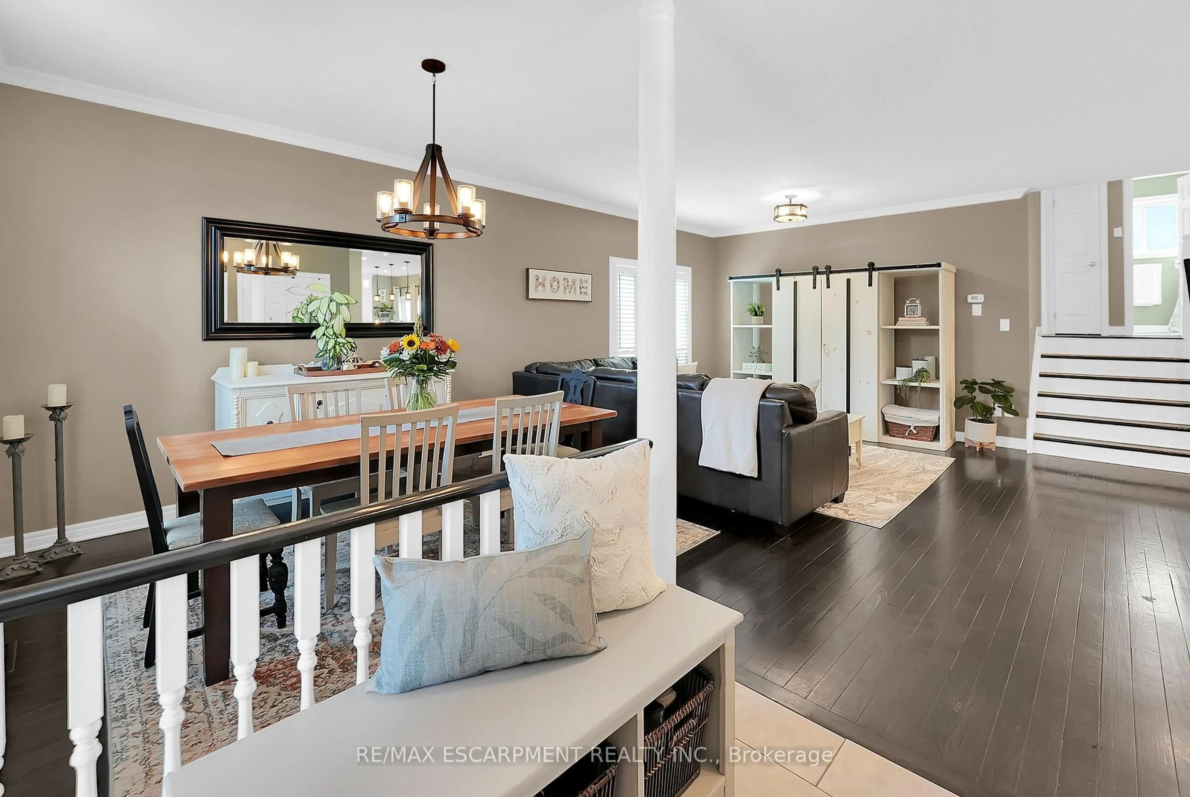 Open concept kitchen, unknown for 4116 Walcot Crt, Lincoln Ontario L3J 0L9