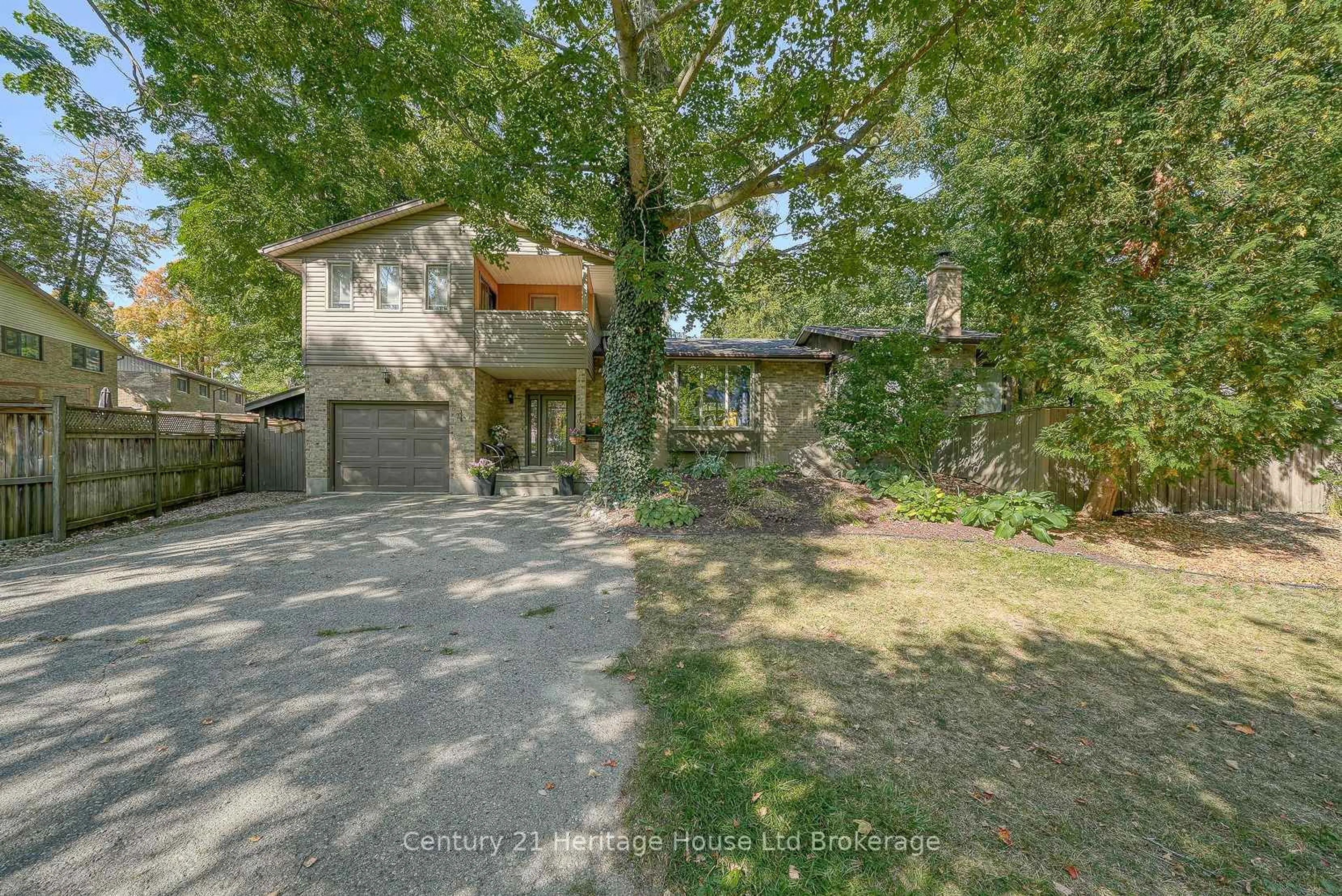 A pic from outside/outdoor area/front of a property/back of a property/a pic from drone, street for 248 Vansittart Ave, Woodstock Ontario N4S 6G2
