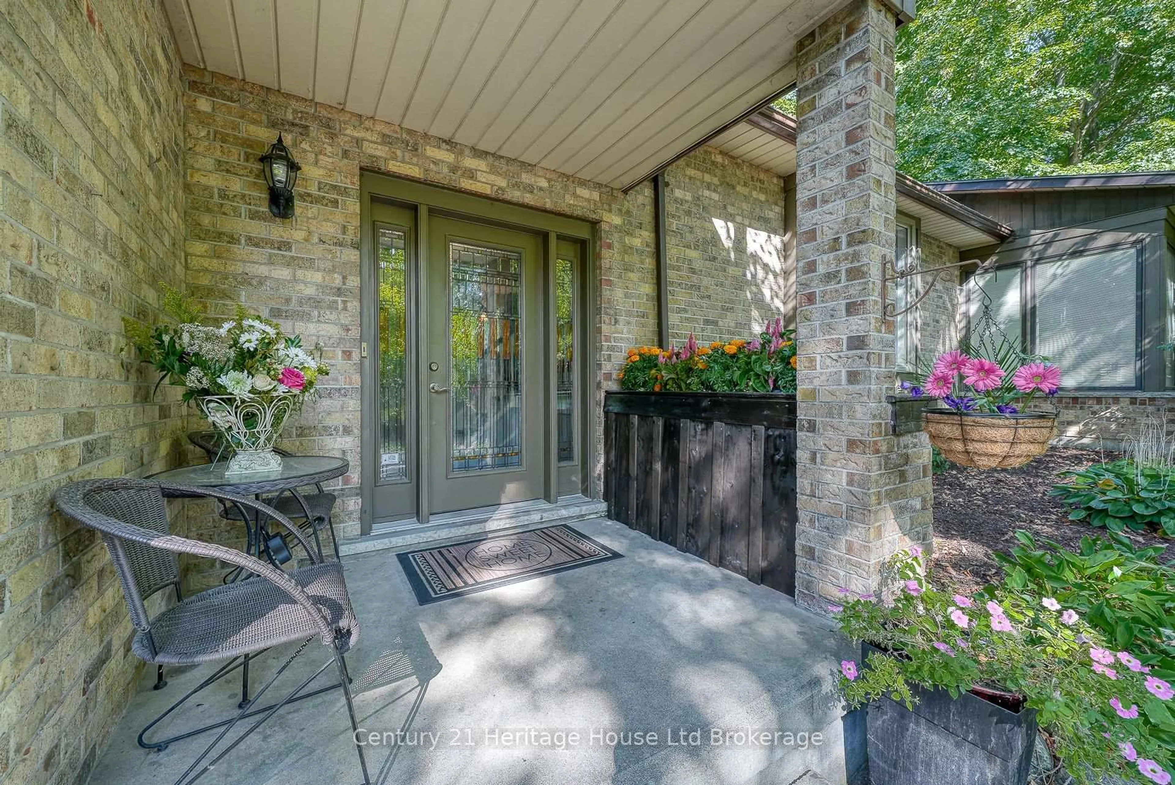 Indoor entryway for 248 Vansittart Ave, Woodstock Ontario N4S 6G2