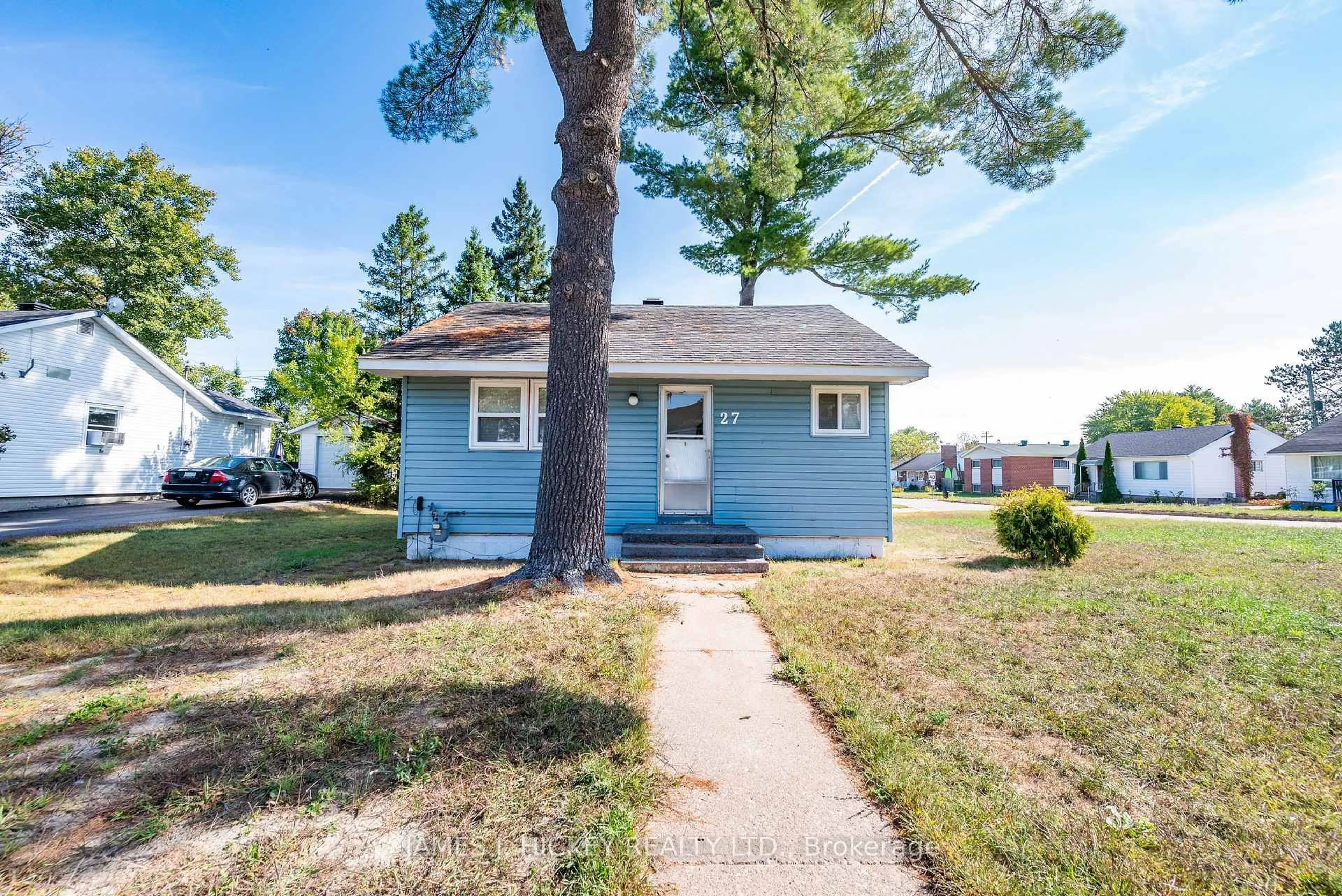 Home with vinyl exterior material, street for 27 Summit St, Deep River Ontario K0J 1P0