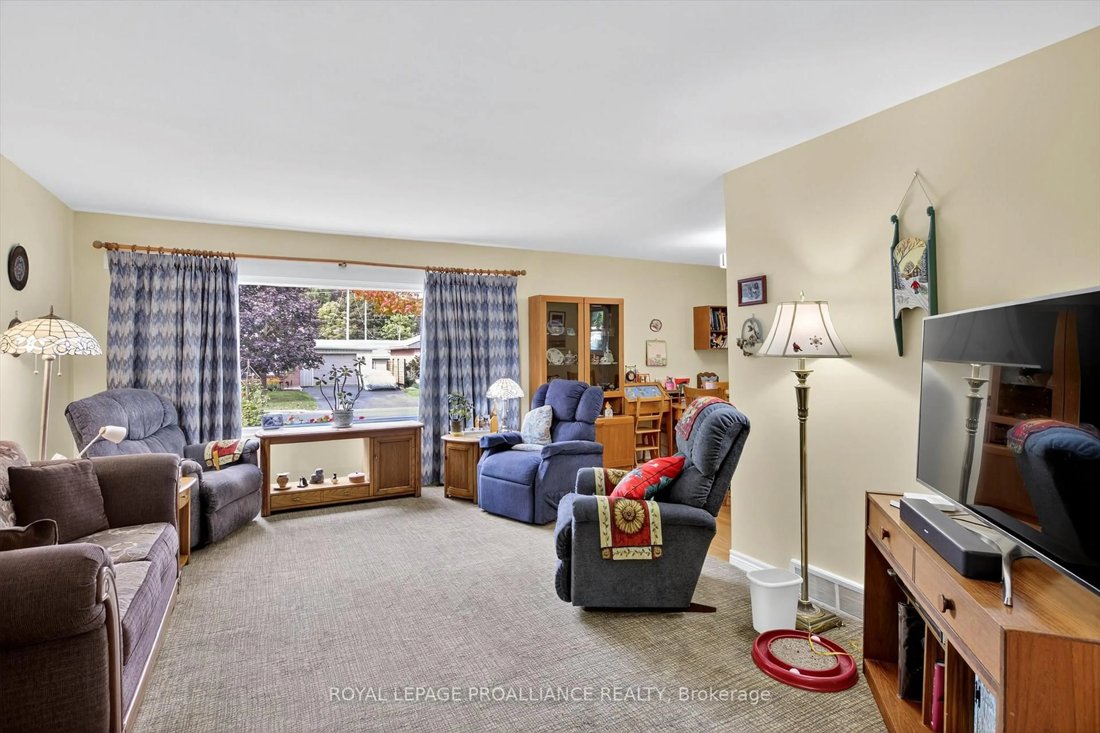 Living room with furniture, unknown for 776 Hopkins Ave, Peterborough Ontario K9J 4Y8