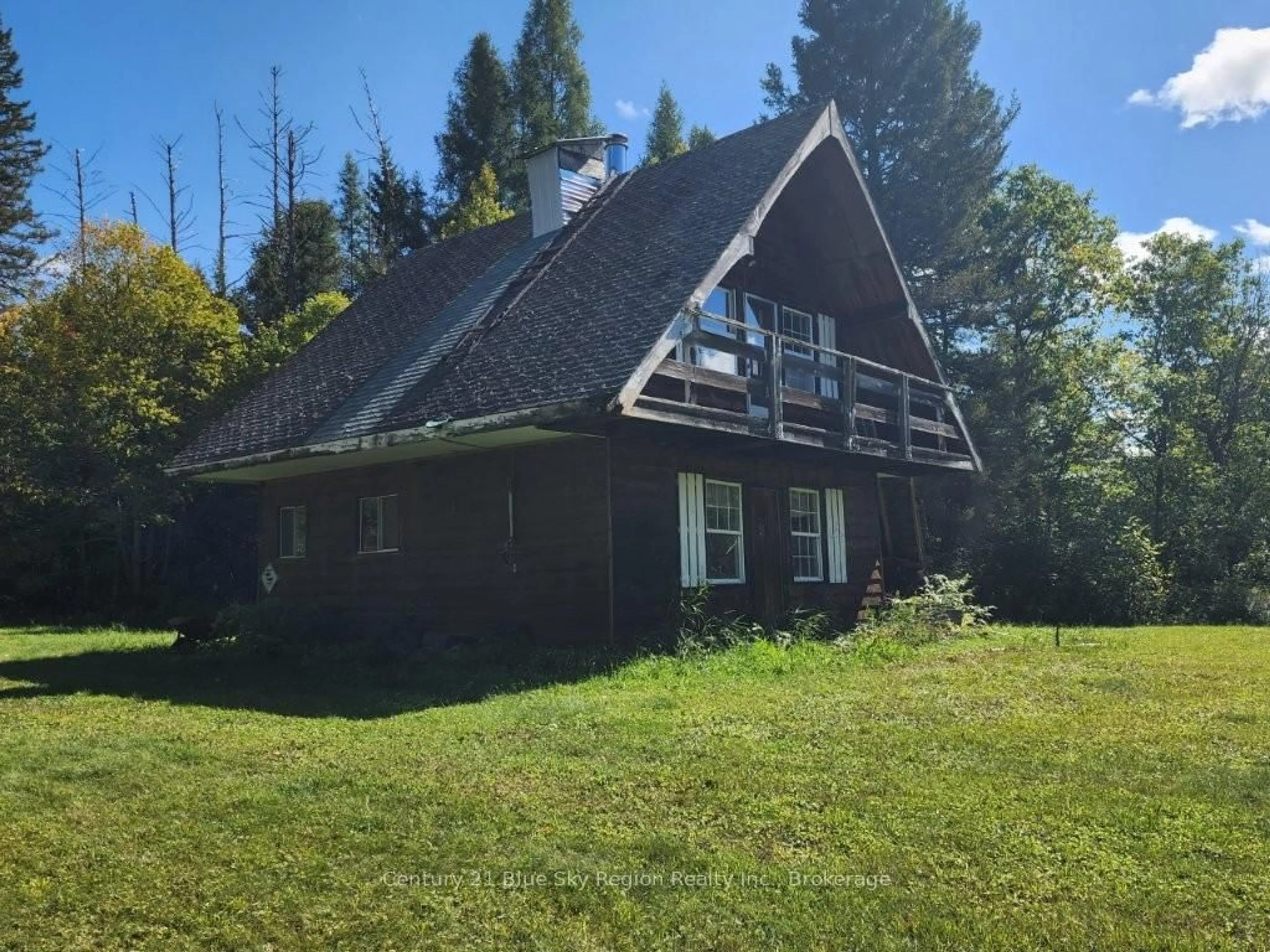 A pic from outside/outdoor area/front of a property/back of a property/a pic from drone, building for 132 Grand Desert Rd, Bonfield Ontario P0H 1E0