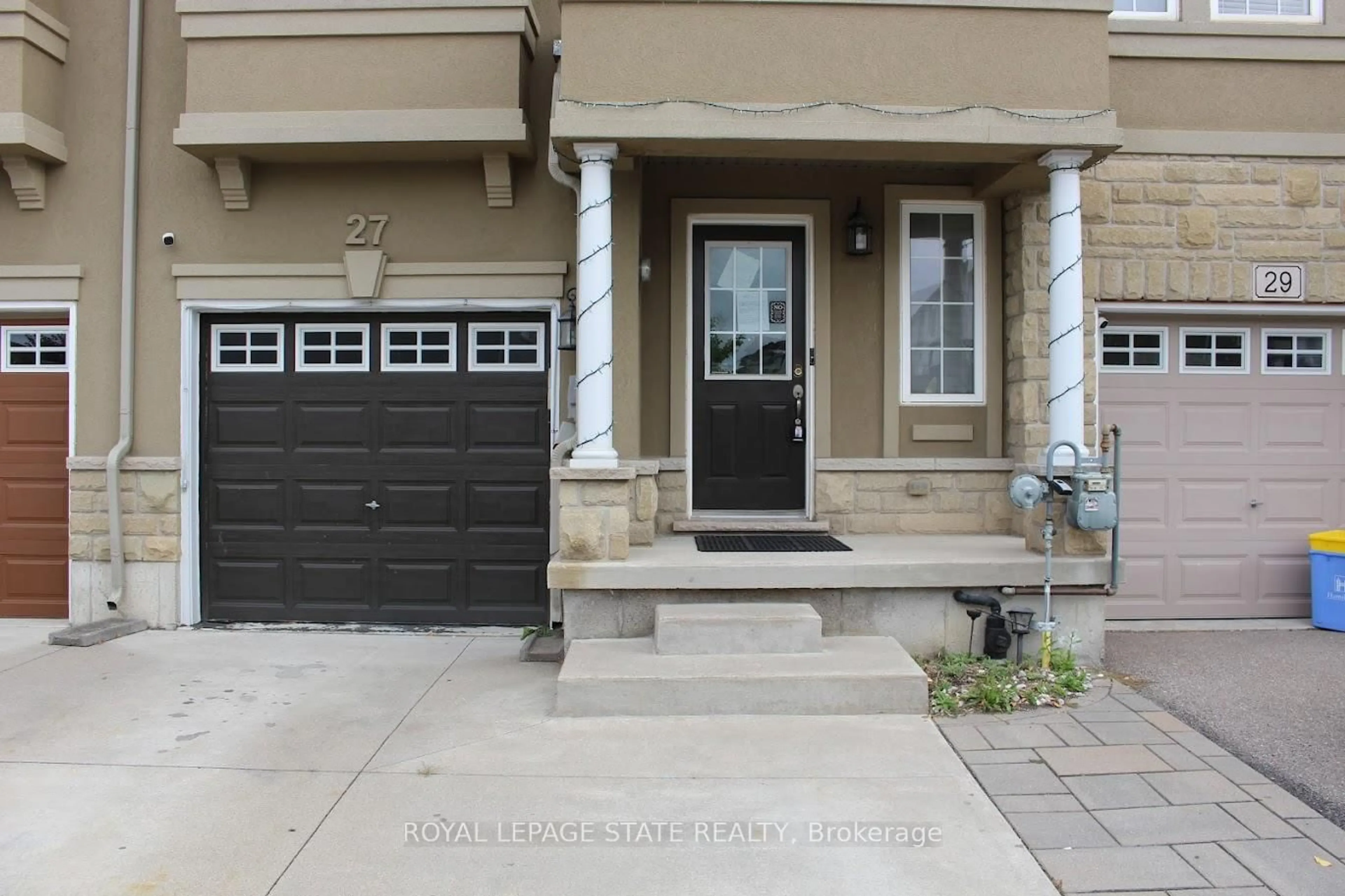 Indoor entryway for 27 Waterbridge St, Hamilton Ontario L8J 0E3