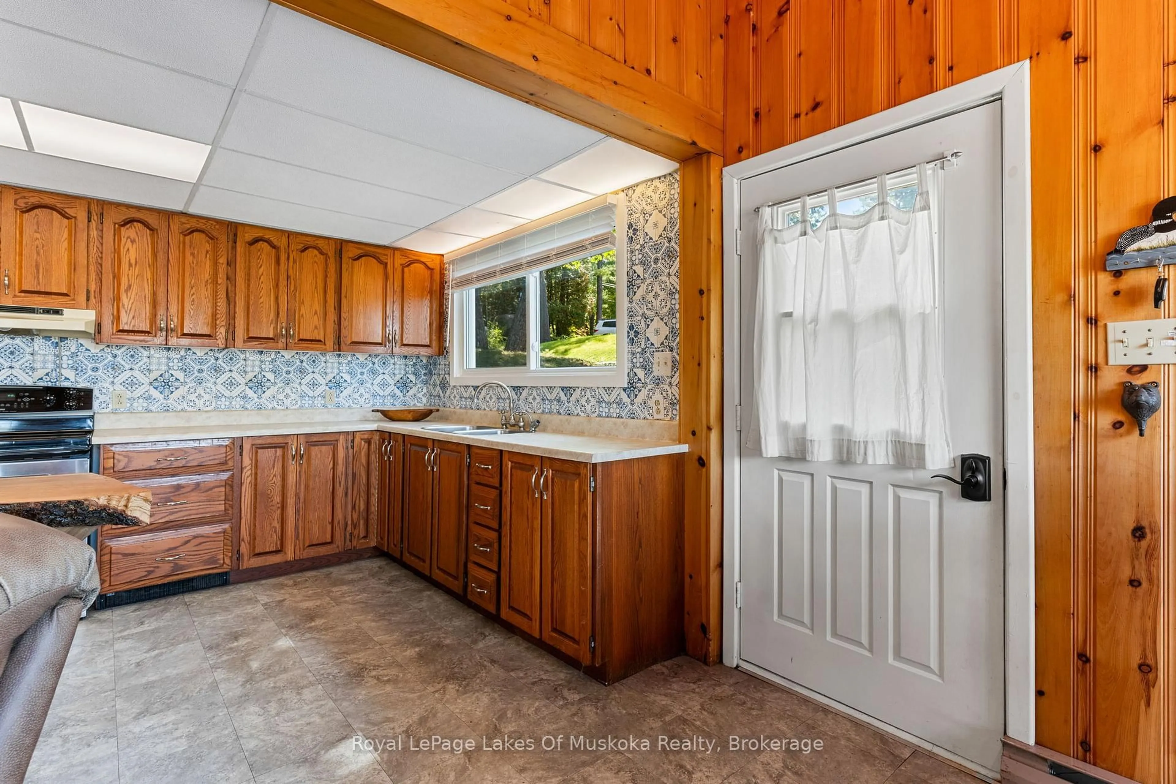 Standard kitchen, ceramic/tile floor for 1379 Muskoka Road 169 #4, Gravenhurst Ontario P1P 1R2