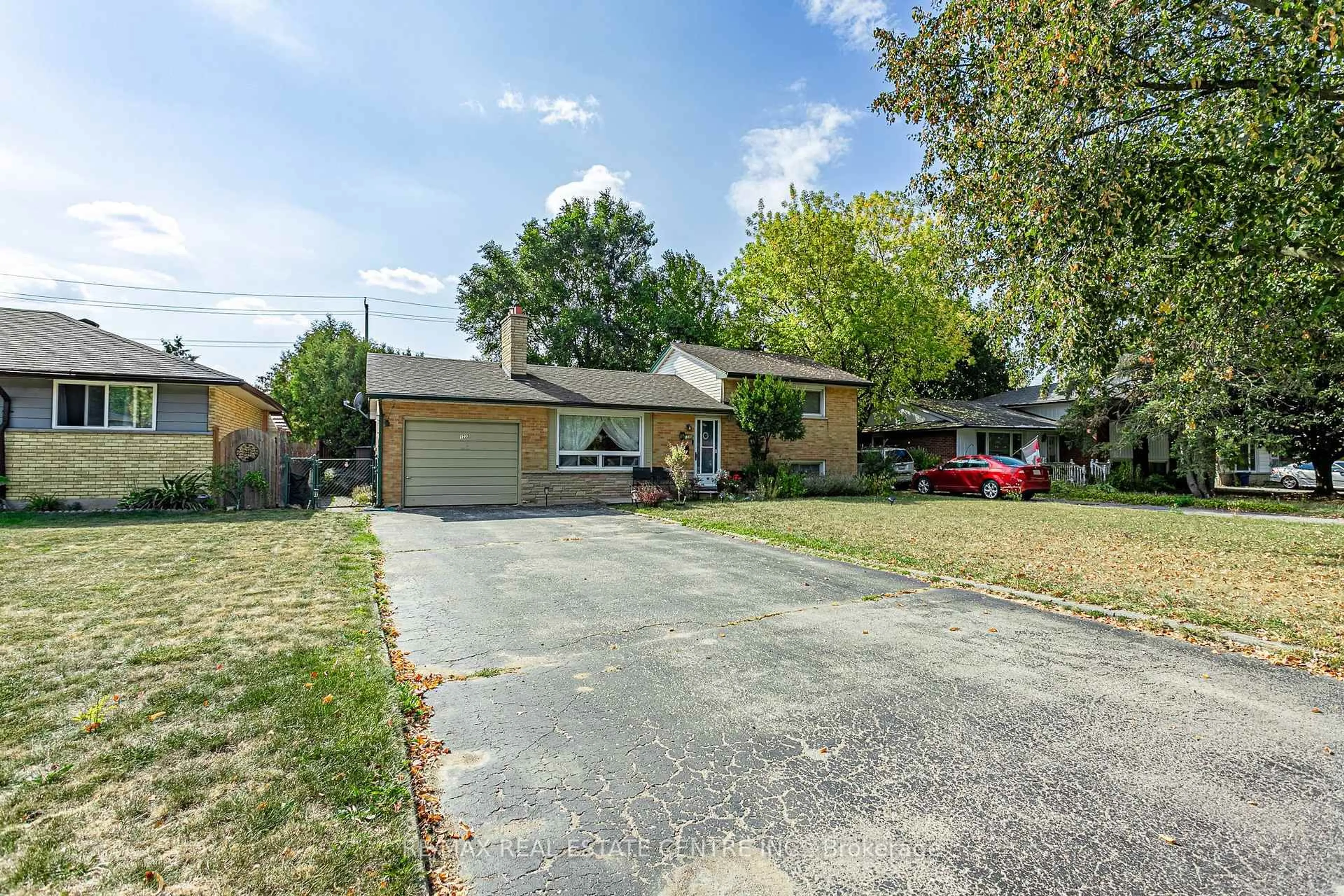 Unknown for 1235 TOUKAY Cres, London East Ontario N5V 2X8