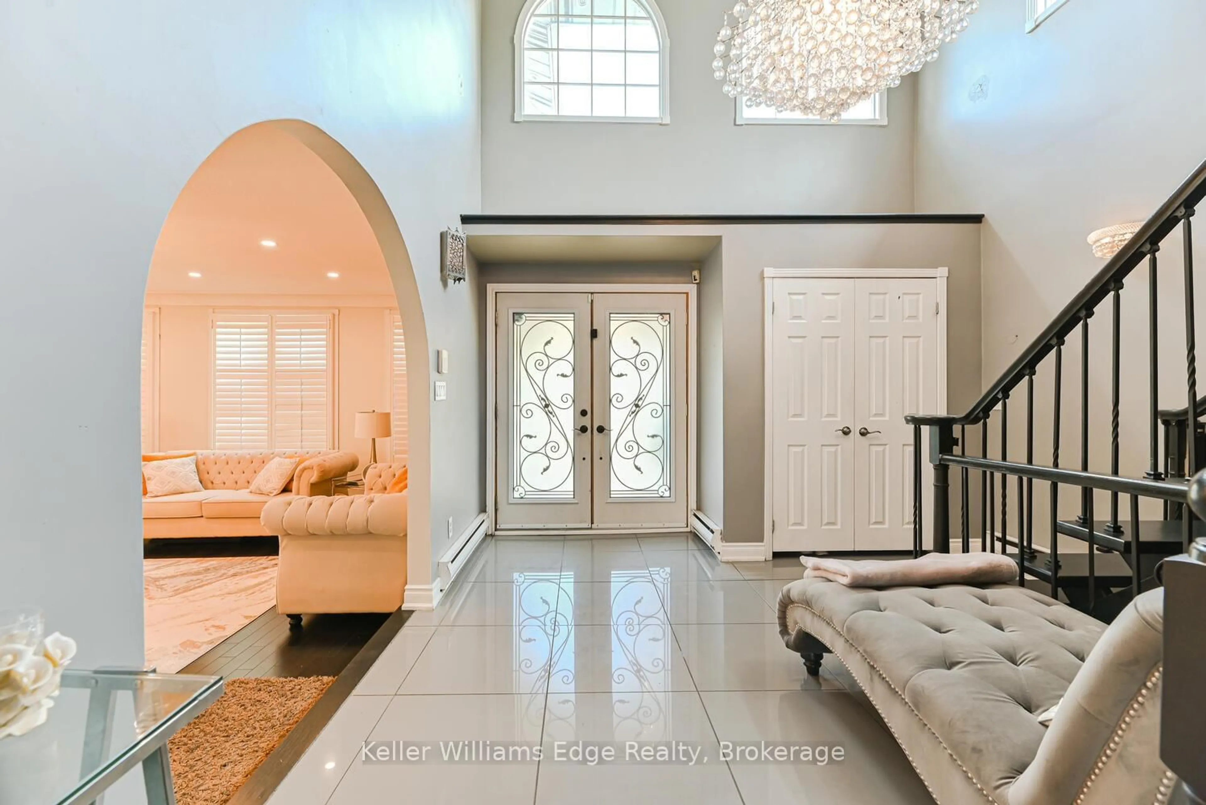 Indoor entryway for 282 Book Rd, Hamilton Ontario L9G 3L1