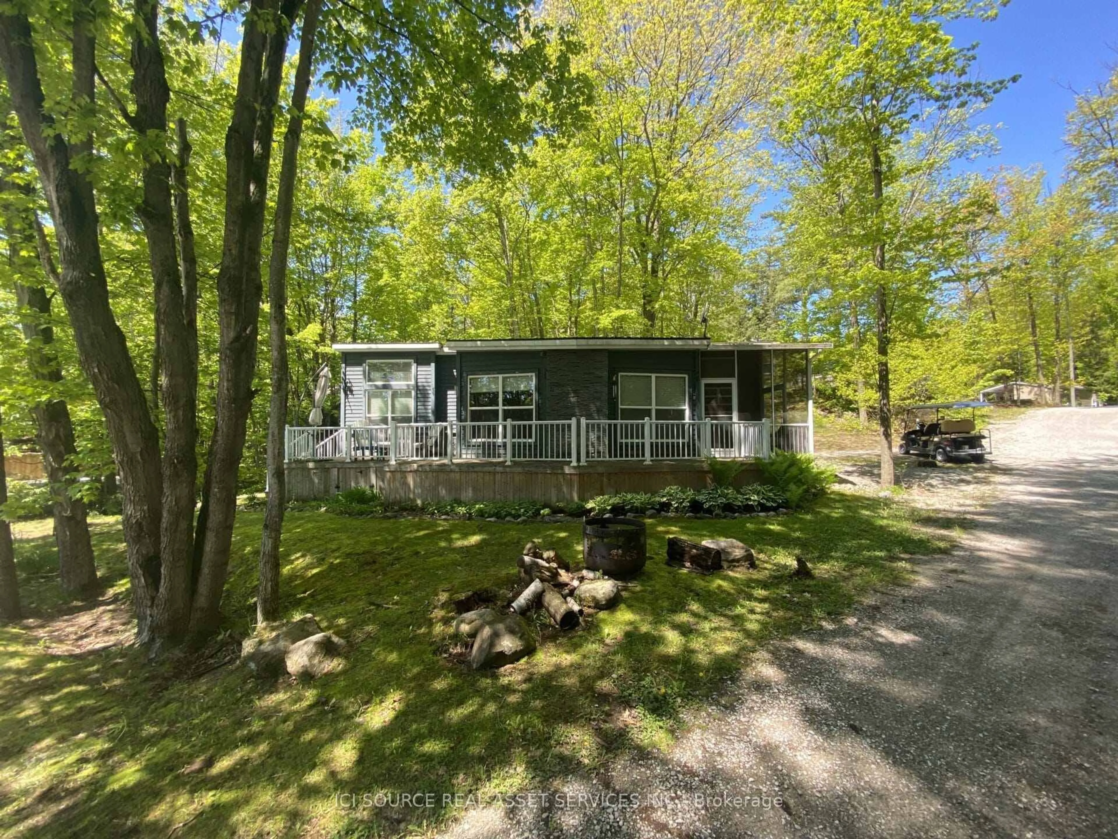 A pic from outside/outdoor area/front of a property/back of a property/a pic from drone, water/lake/river/ocean view for 1082 Shamrock Marina Rd #SMR114, Gravenhurst Ontario P0E 1N0
