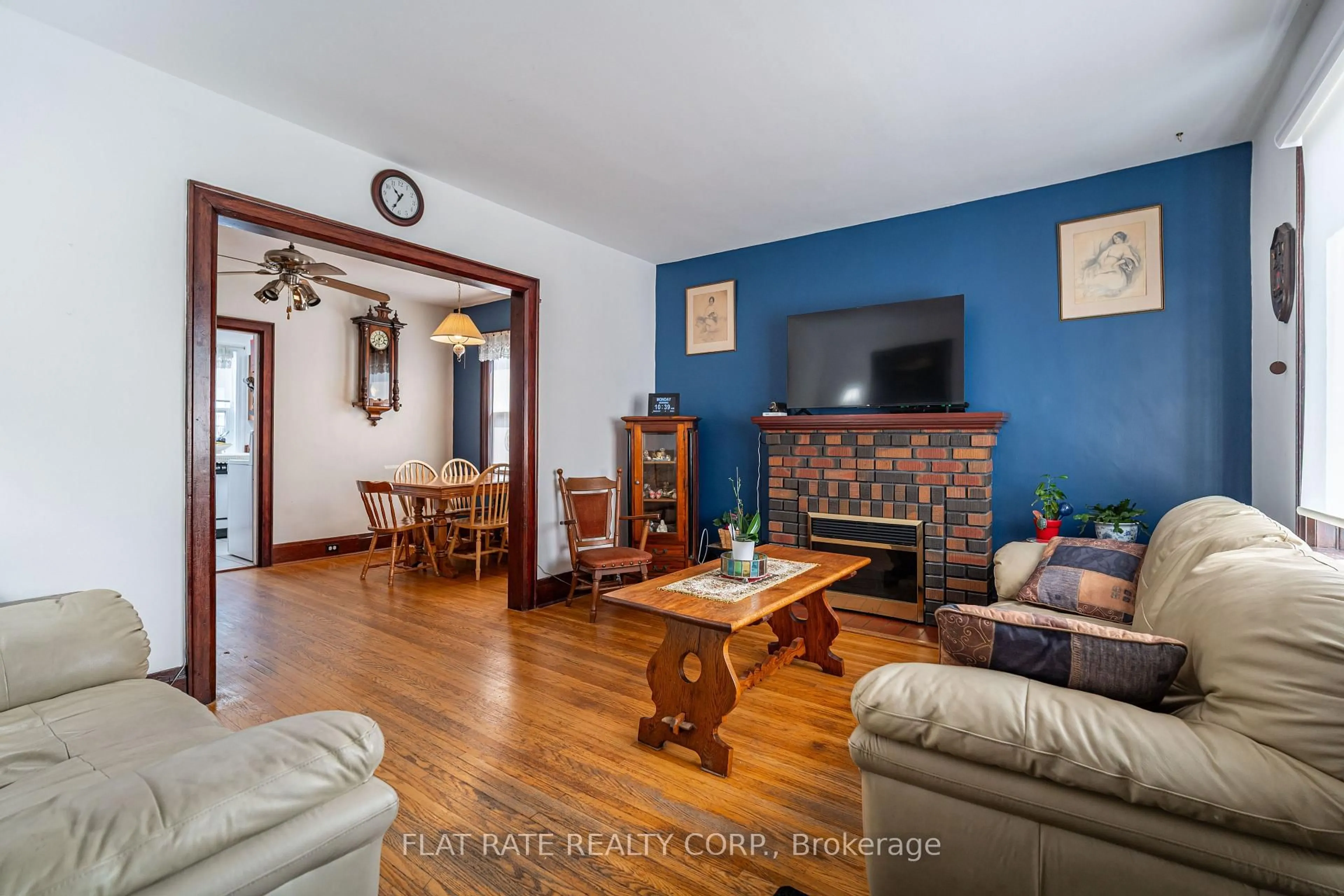 Living room with furniture, wood/laminate floor for 596 McCannan Ave, Peterborough Ontario K9J 4J6