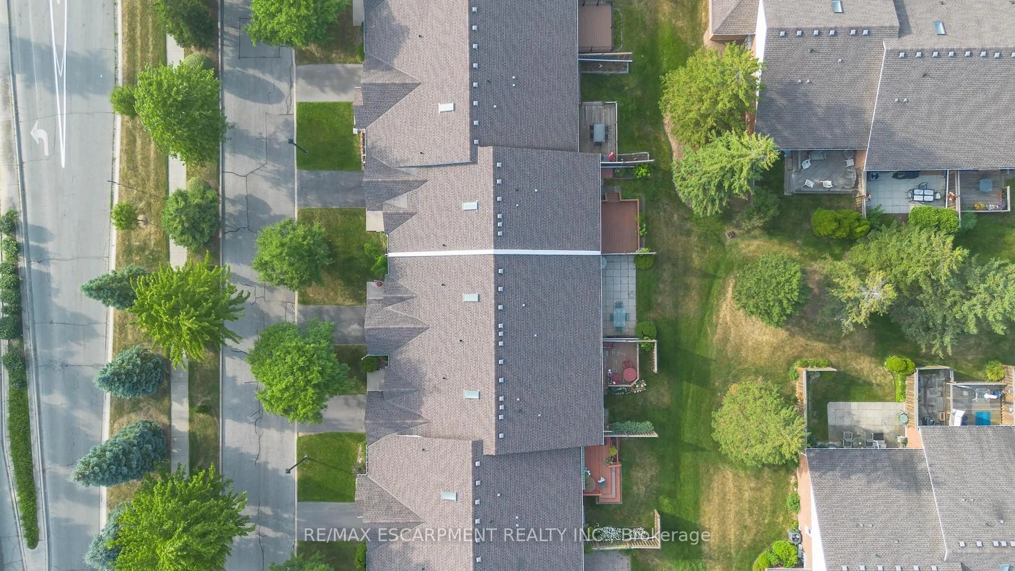 A pic from outside/outdoor area/front of a property/back of a property/a pic from drone, street for 25 Kitty Murray Lane #17, Hamilton Ontario L9K 1L3
