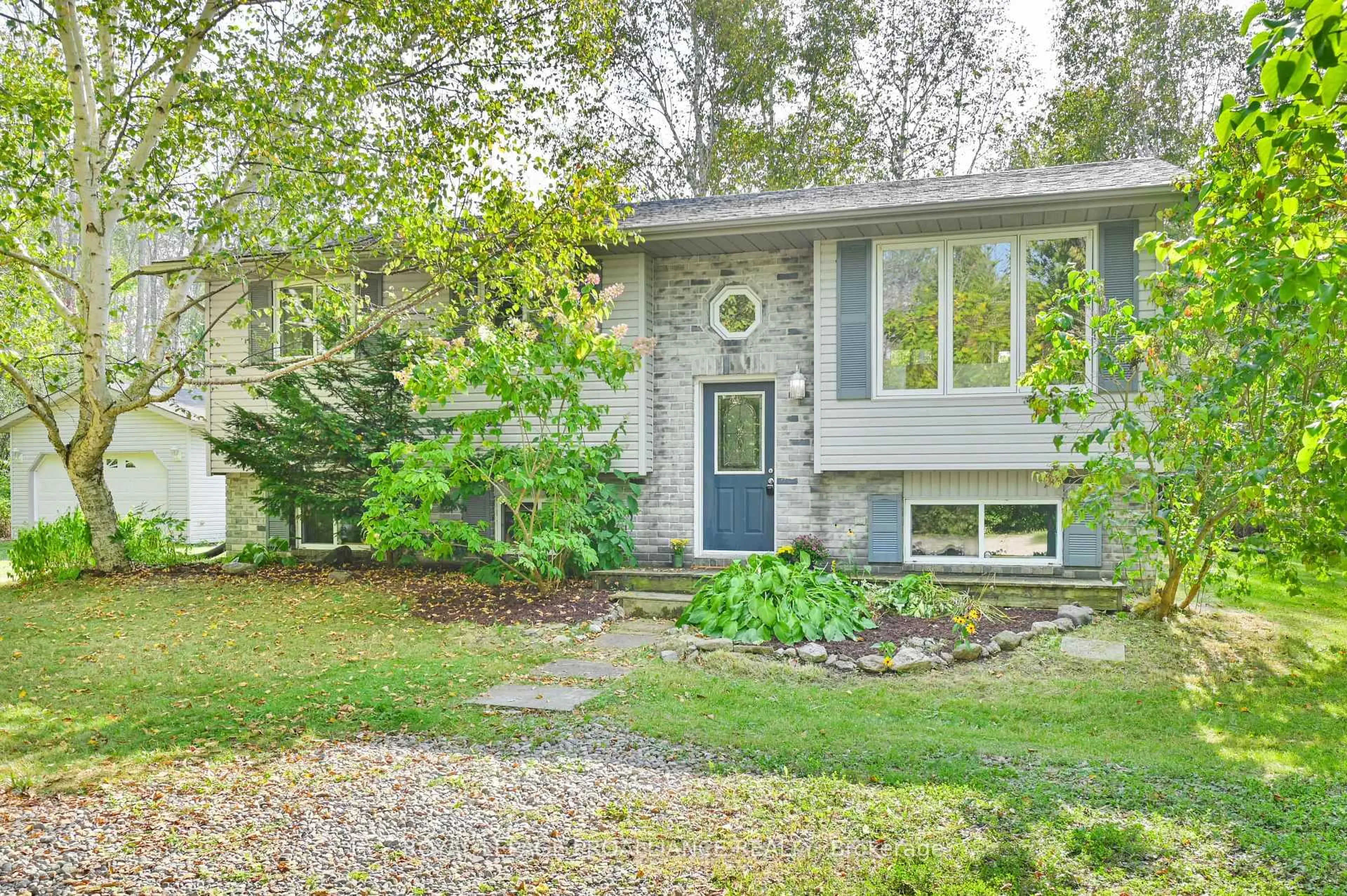 Home with vinyl exterior material, street for 21289 Loyalist Pkwy, Prince Edward County Ontario K0K 1L0