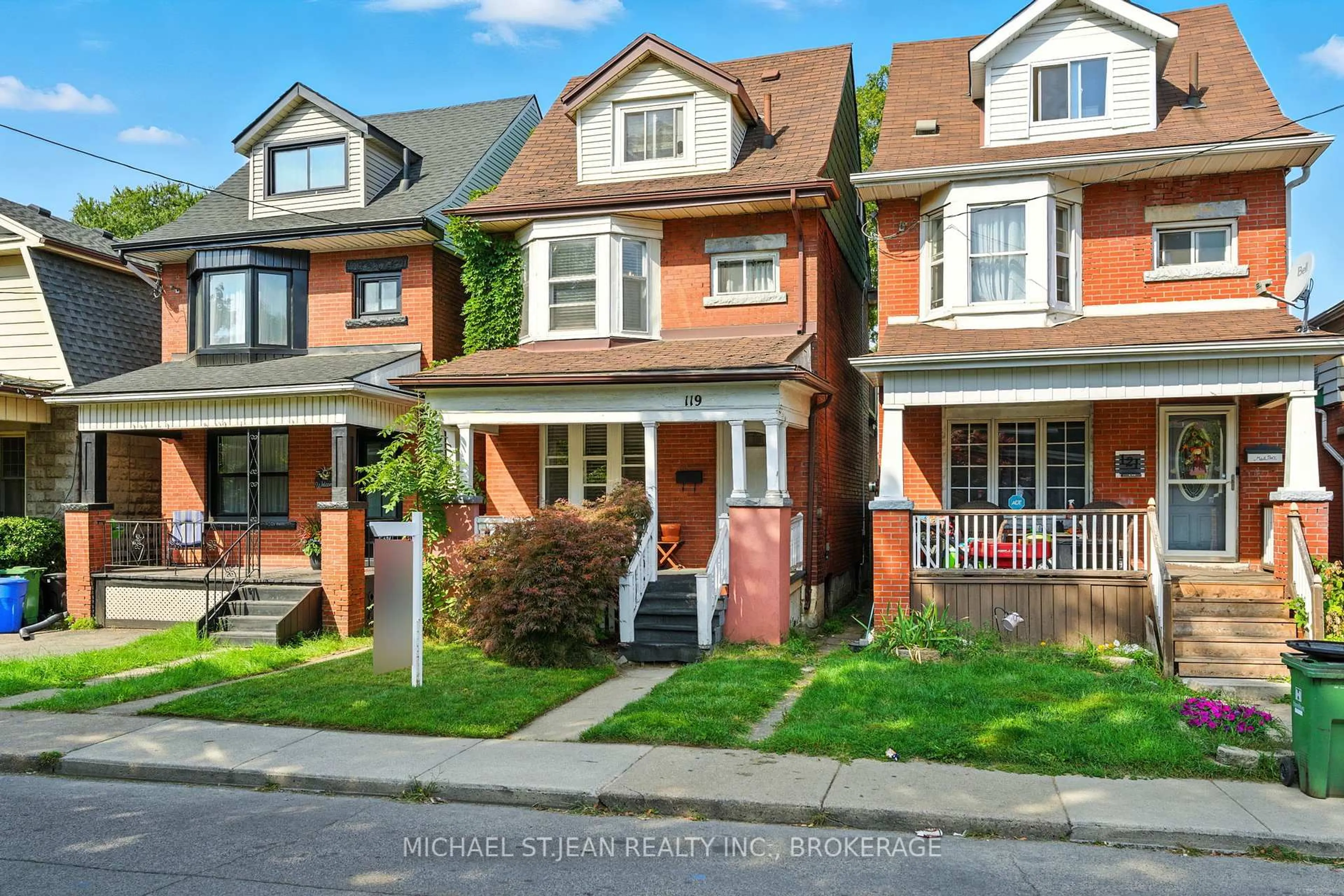 Home with brick exterior material, street for 119 Rosslyn Ave, Hamilton Ontario L8L 7P5