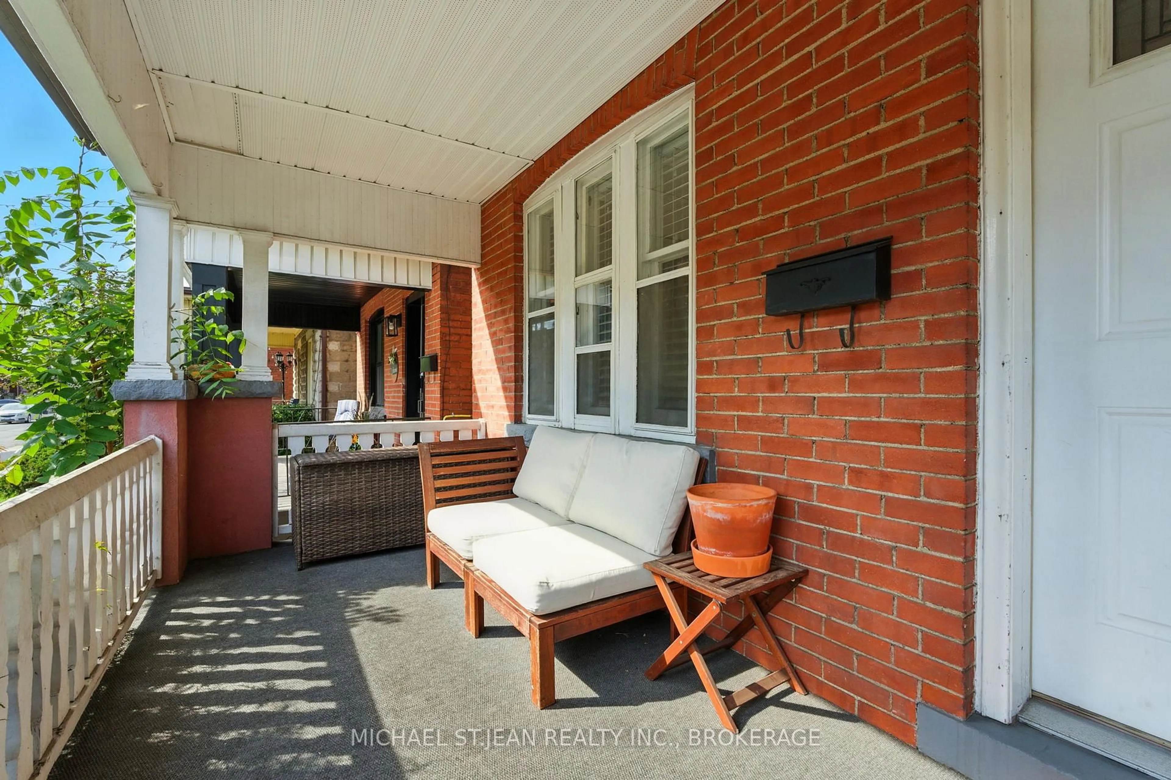 Patio, street for 119 Rosslyn Ave, Hamilton Ontario L8L 7P5