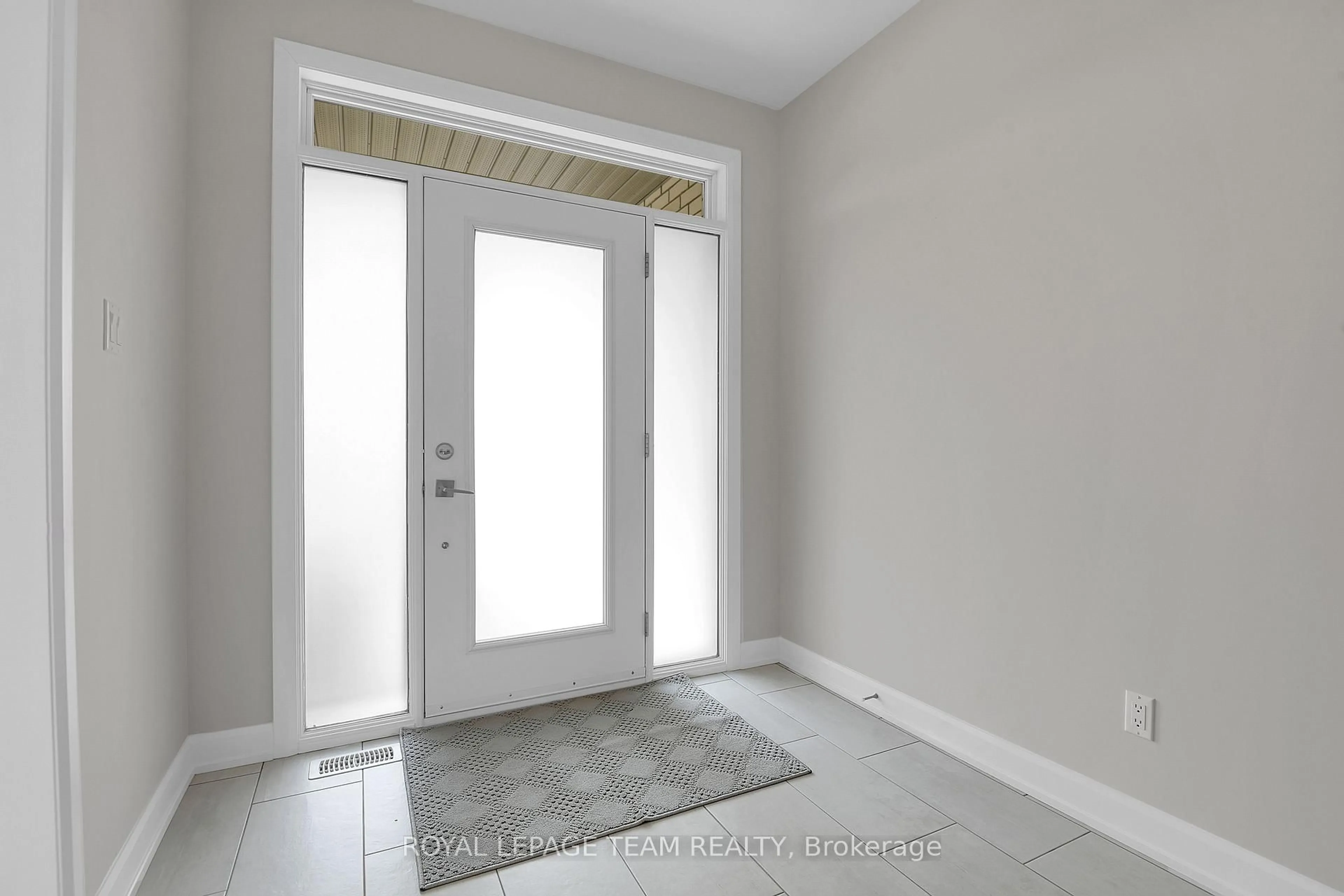 Indoor entryway for 223 Macbeattie Dr, Arnprior Ontario K7S 0J3