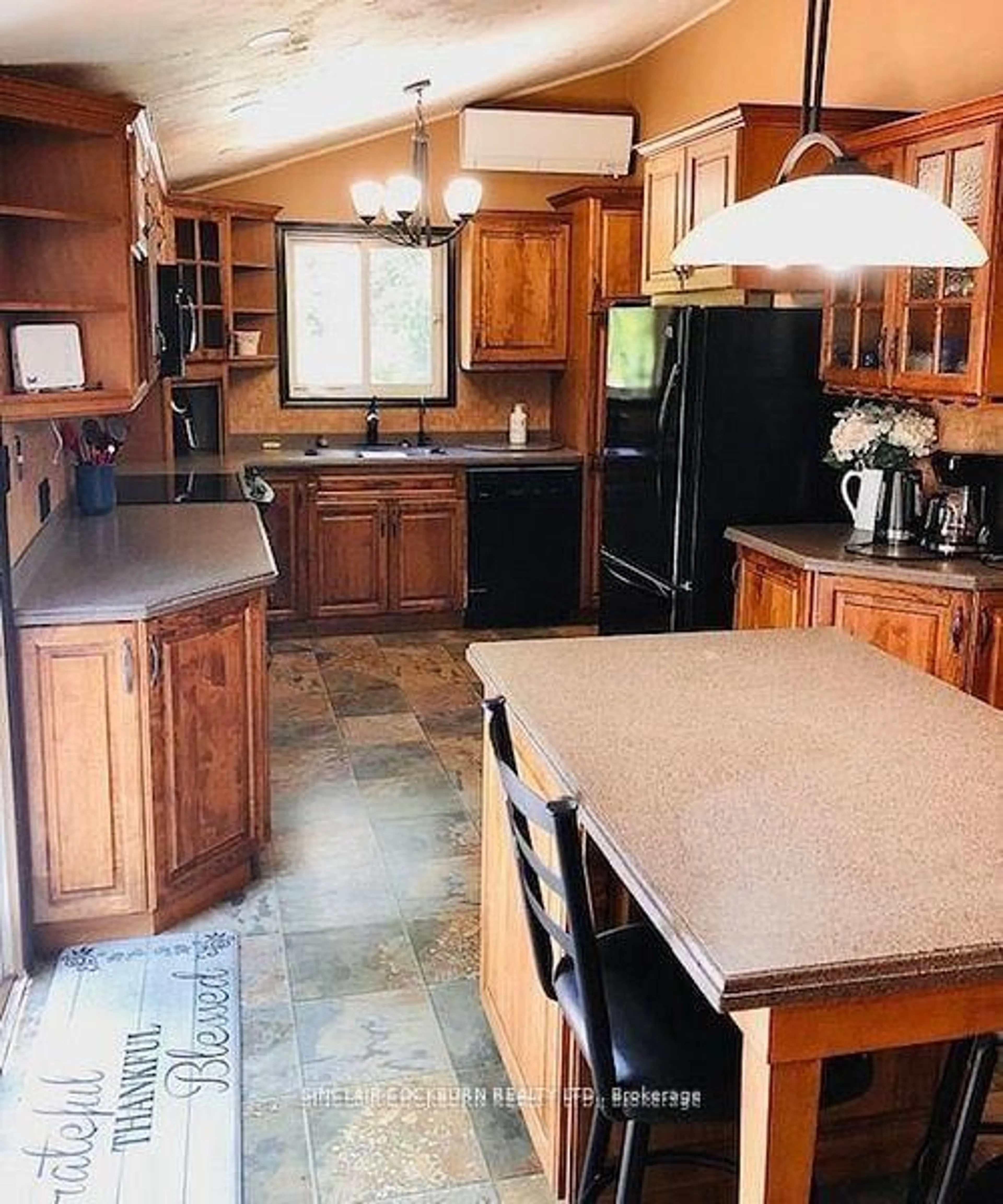 Open concept kitchen, ceramic/tile floor for 1238 Carlsmount Rd, Bracebridge Ontario P1L 1X1