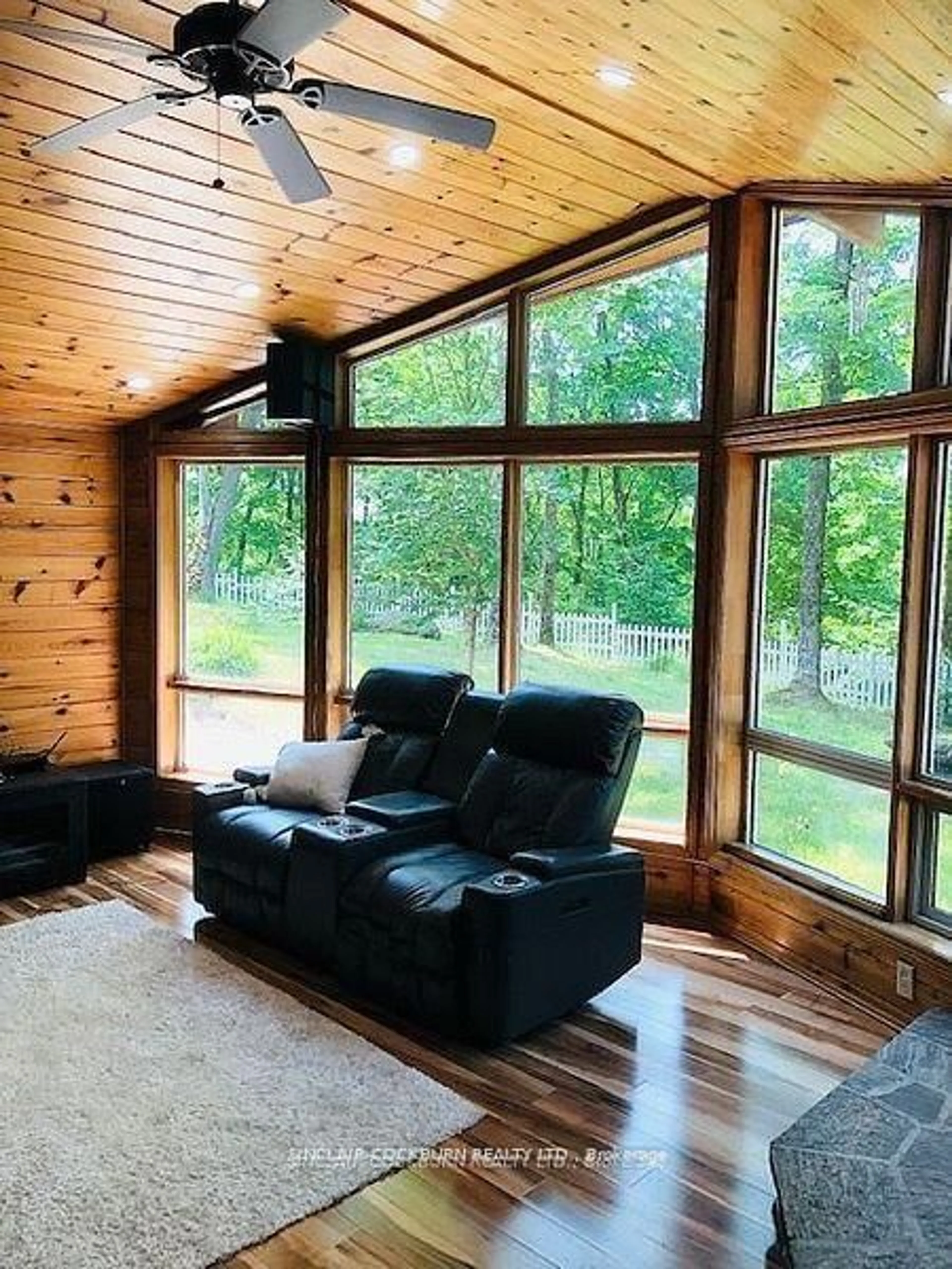Living room with furniture, wood/laminate floor for 1238 Carlsmount Rd, Bracebridge Ontario P1L 1X1