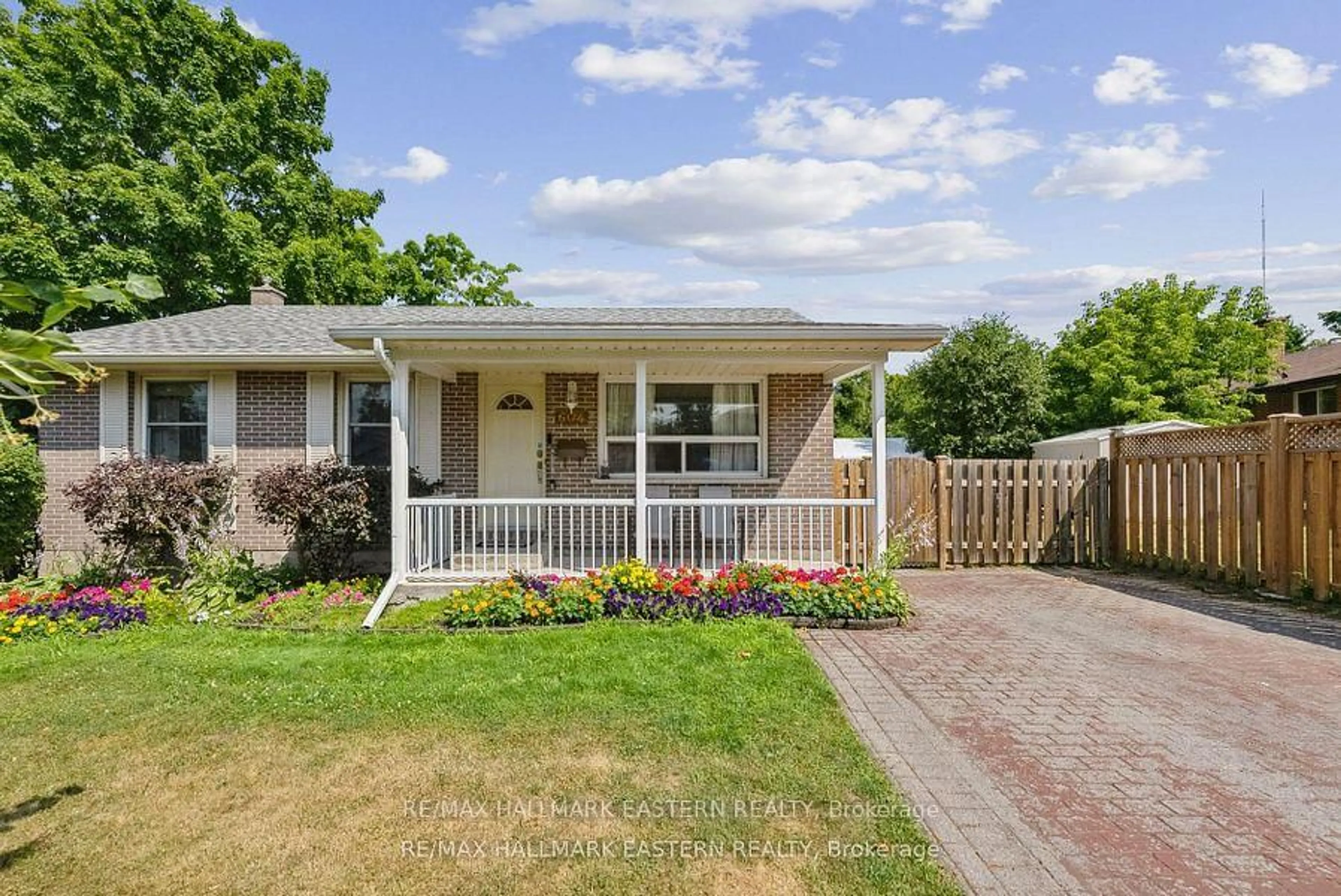 Home with vinyl exterior material, street for 604 Garside Dr, Peterborough East Ontario K9H 7C7