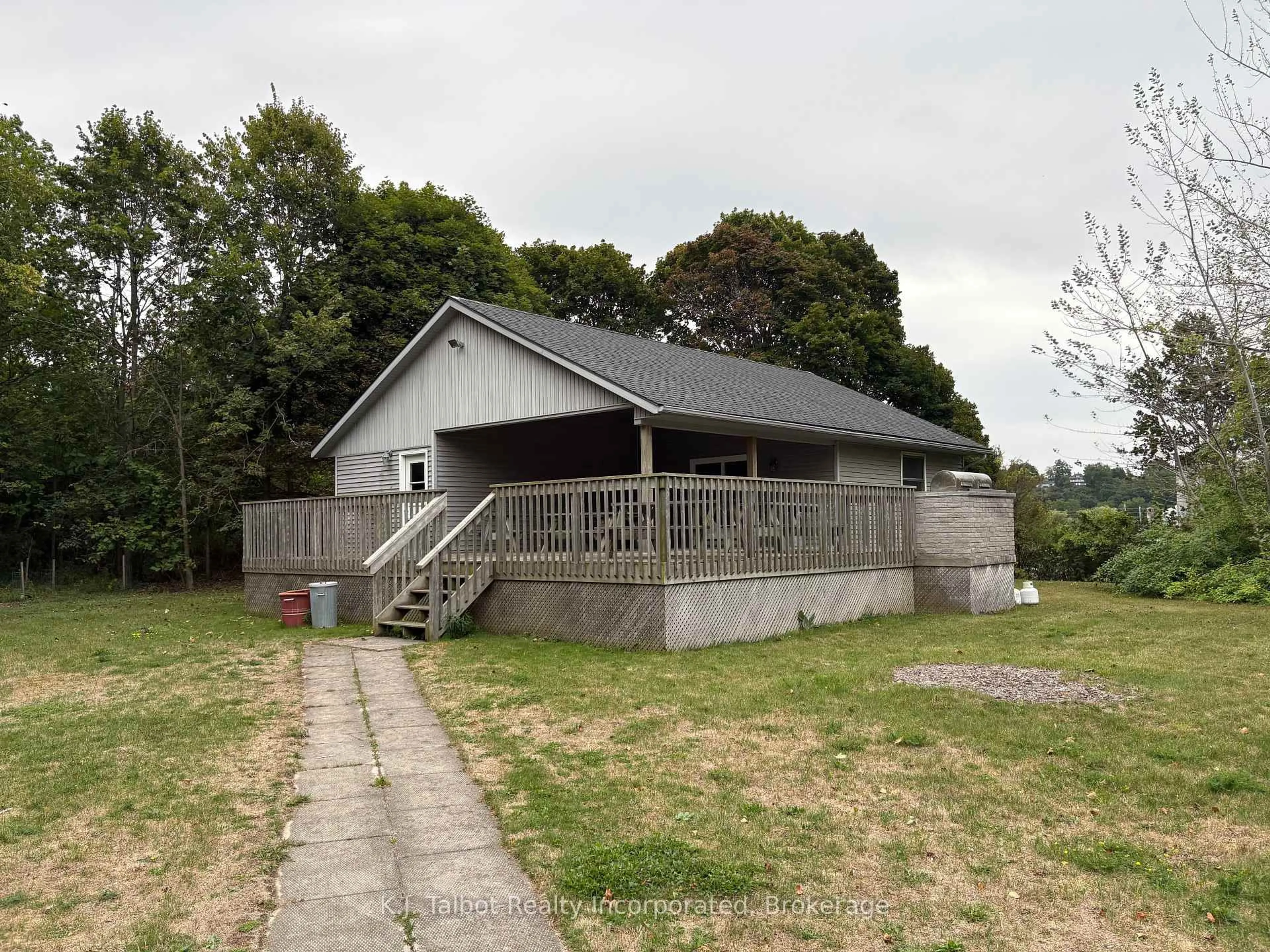 A pic from outside/outdoor area/front of a property/back of a property/a pic from drone, building for 81344 Champlain Blvd, Ashfield-Colborne-Wawanosh Ontario N7A 3Y2