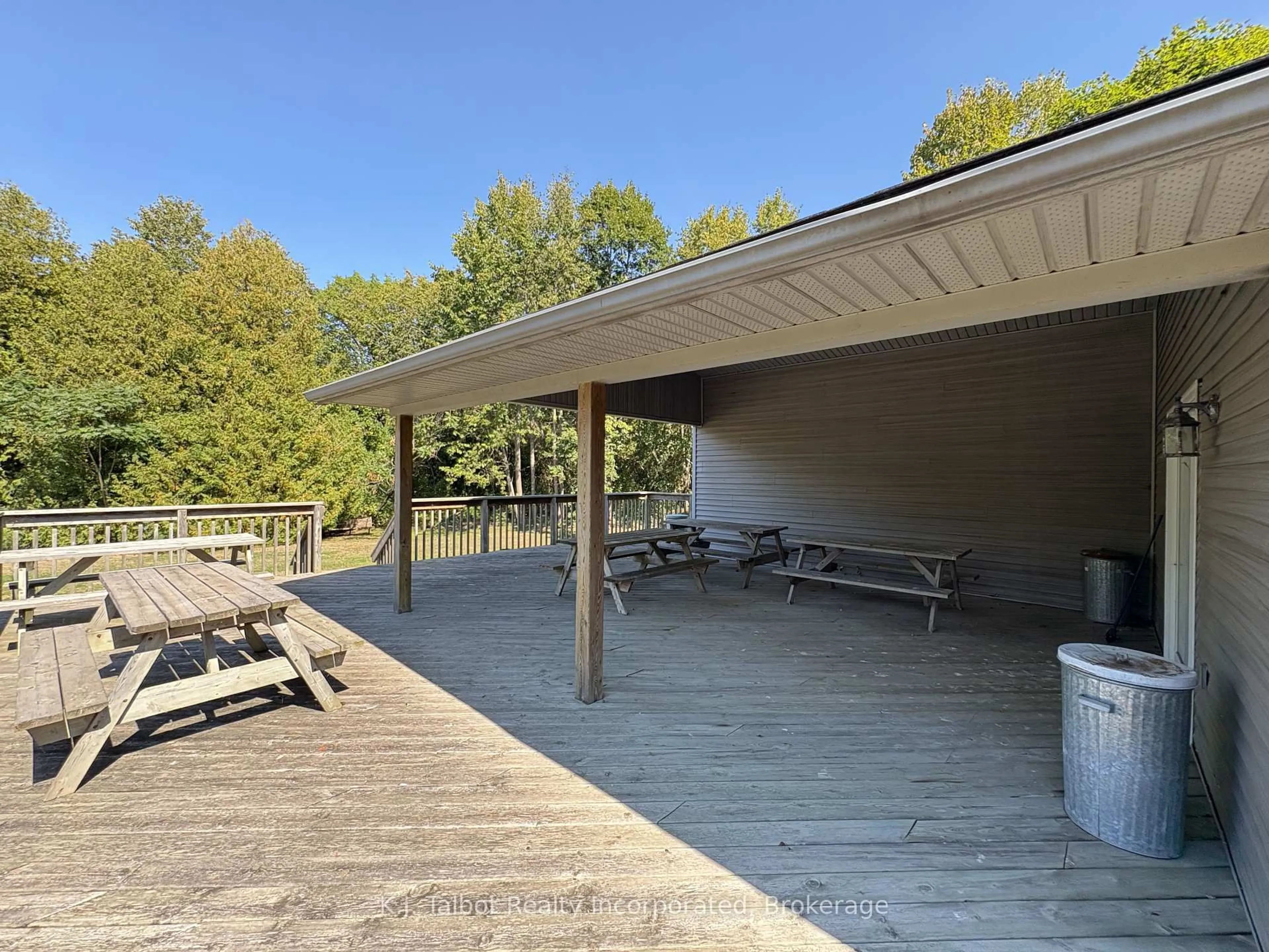 Patio, water/lake/river/ocean view for 81344 Champlain Blvd, Ashfield-Colborne-Wawanosh Ontario N7A 3Y2