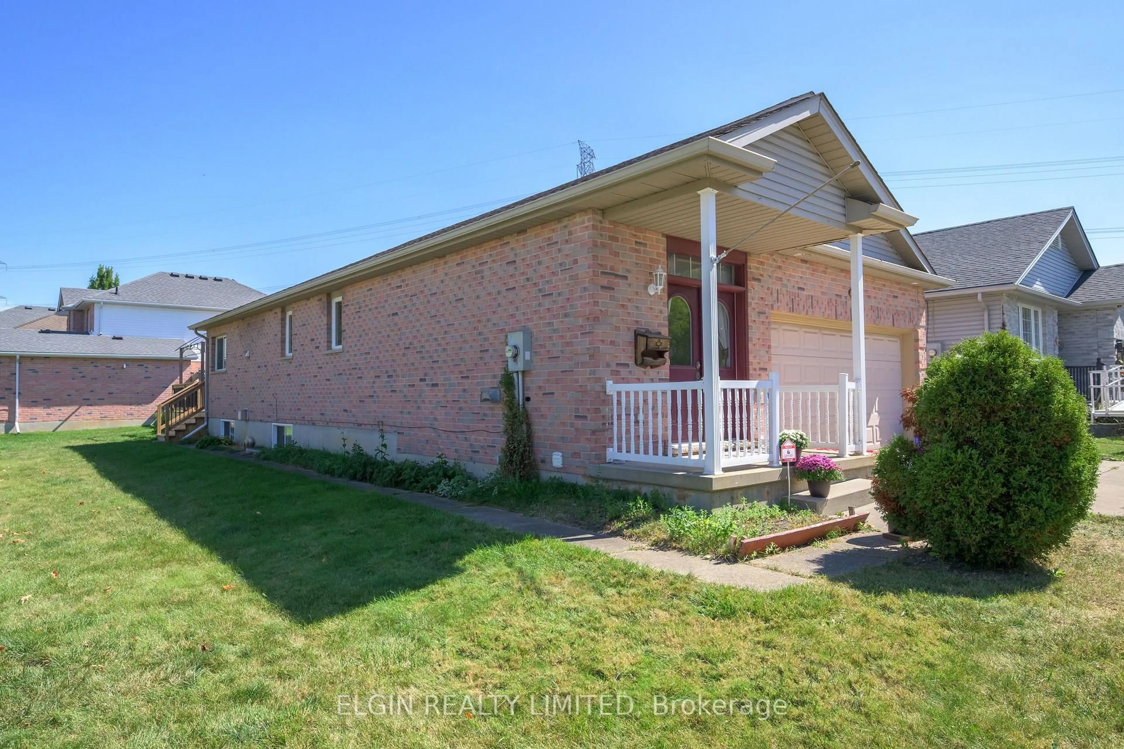 Home with brick exterior material, street for 1 MAGNOLIA Crt, St. Thomas Ontario N5P 4N3