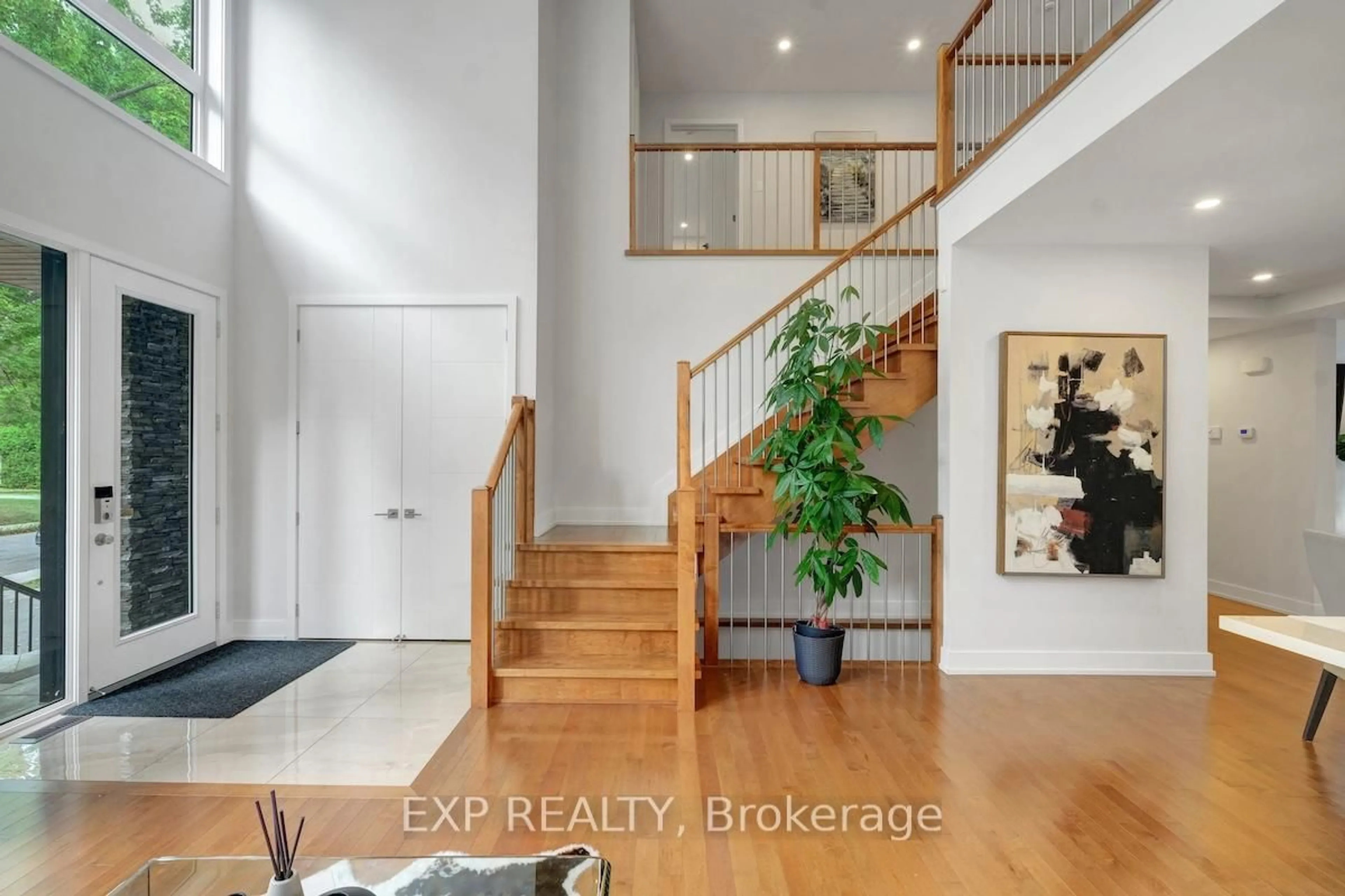 Indoor entryway for 231 Daniel Ave, Ottawa Ontario K1Y 0C7