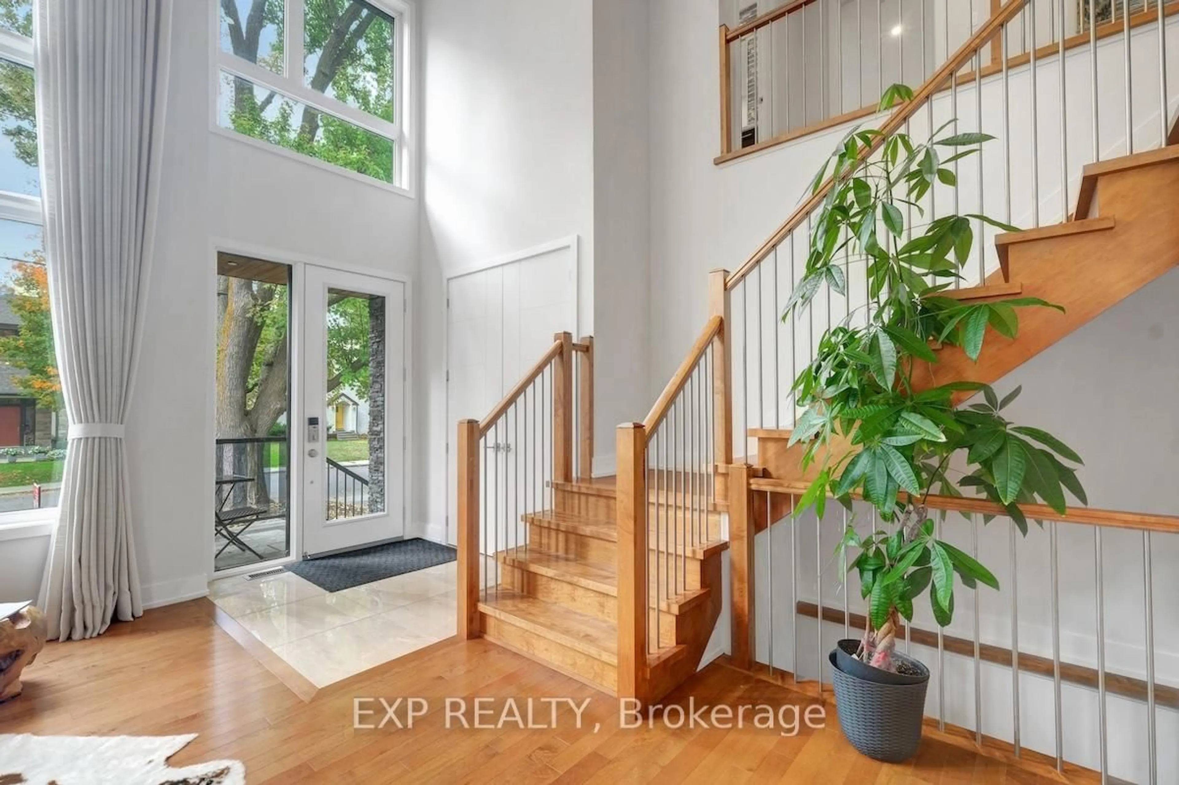 Indoor entryway for 231 Daniel Ave, Ottawa Ontario K1Y 0C7