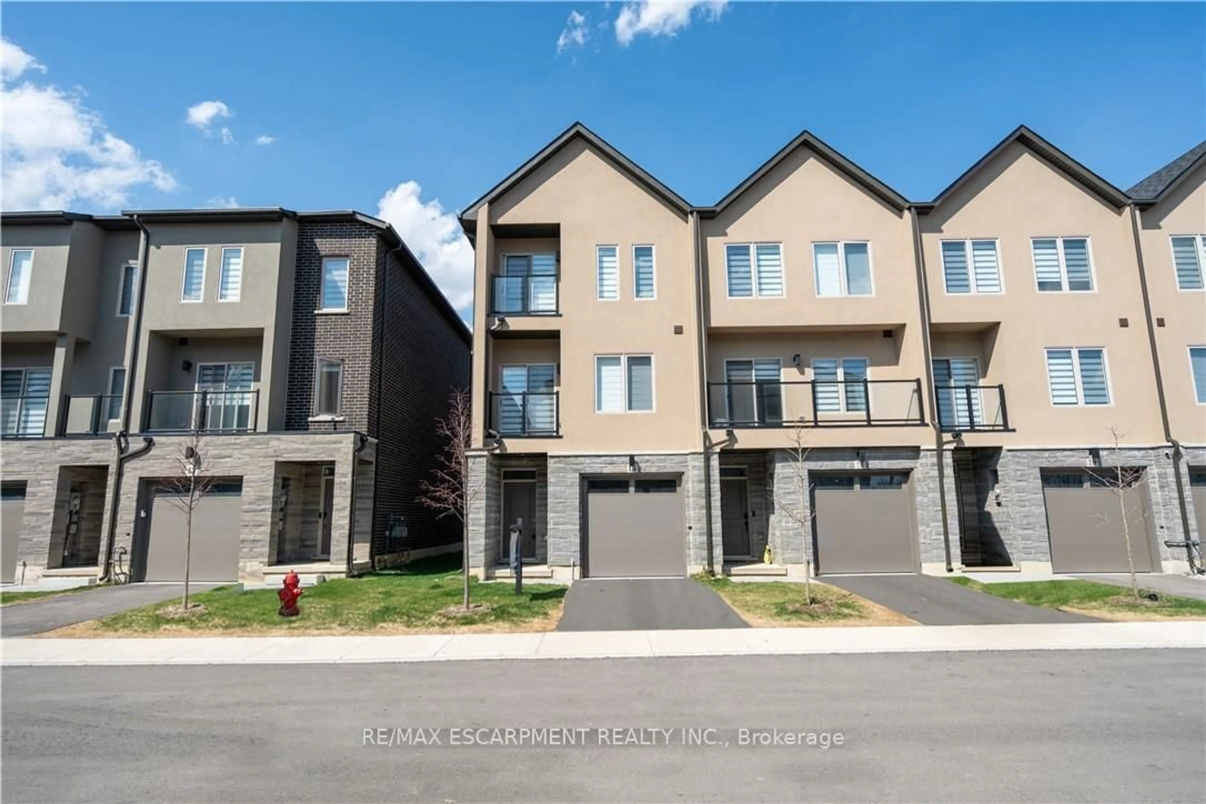 A pic from outside/outdoor area/front of a property/back of a property/a pic from drone, street for 15 Raspberry Lane, Hamilton Ontario L0R 1W0