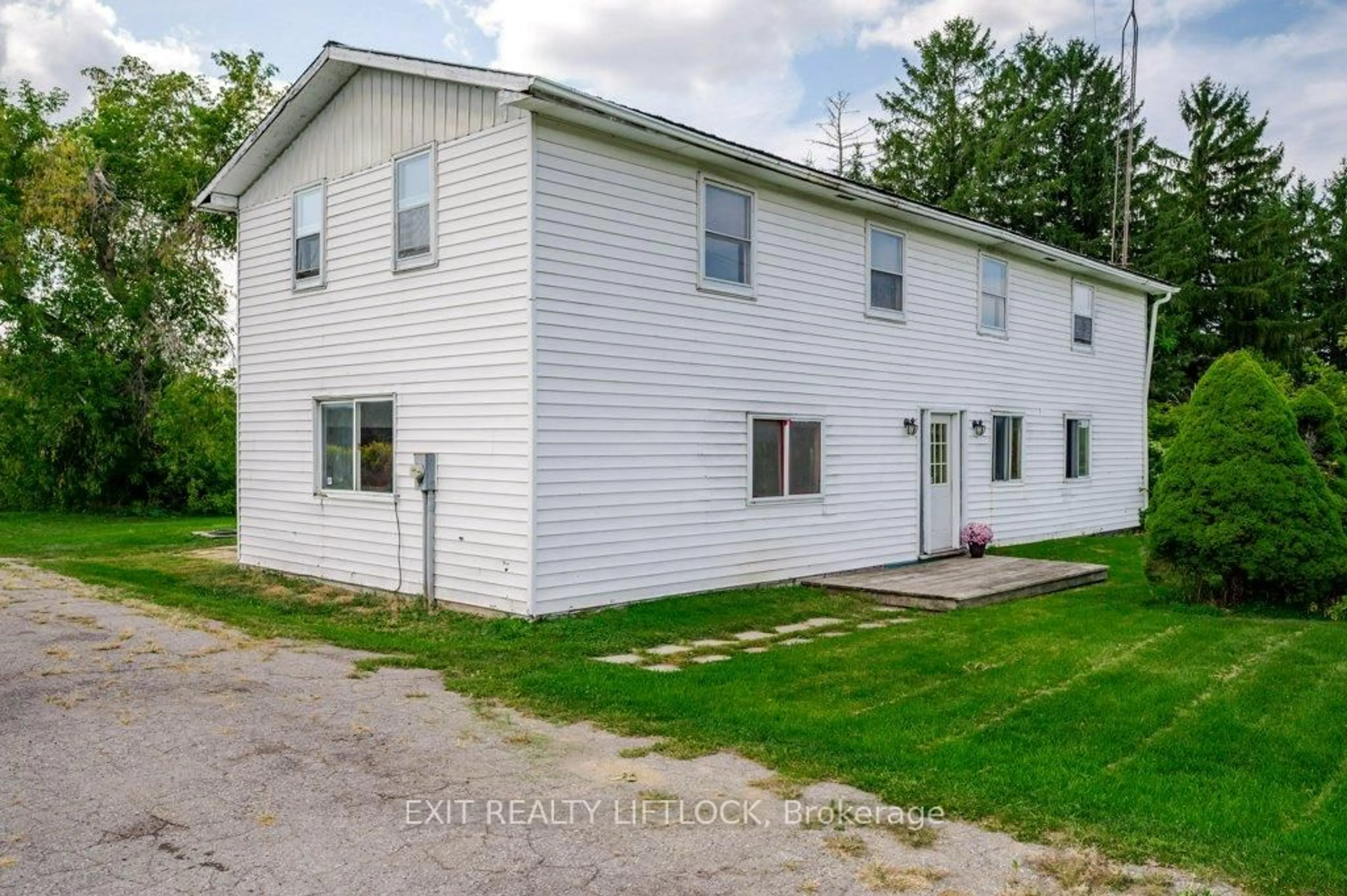 A pic from outside/outdoor area/front of a property/back of a property/a pic from drone, building for 194 County Rd 10, Cavan Monaghan Ontario L0A 1G0