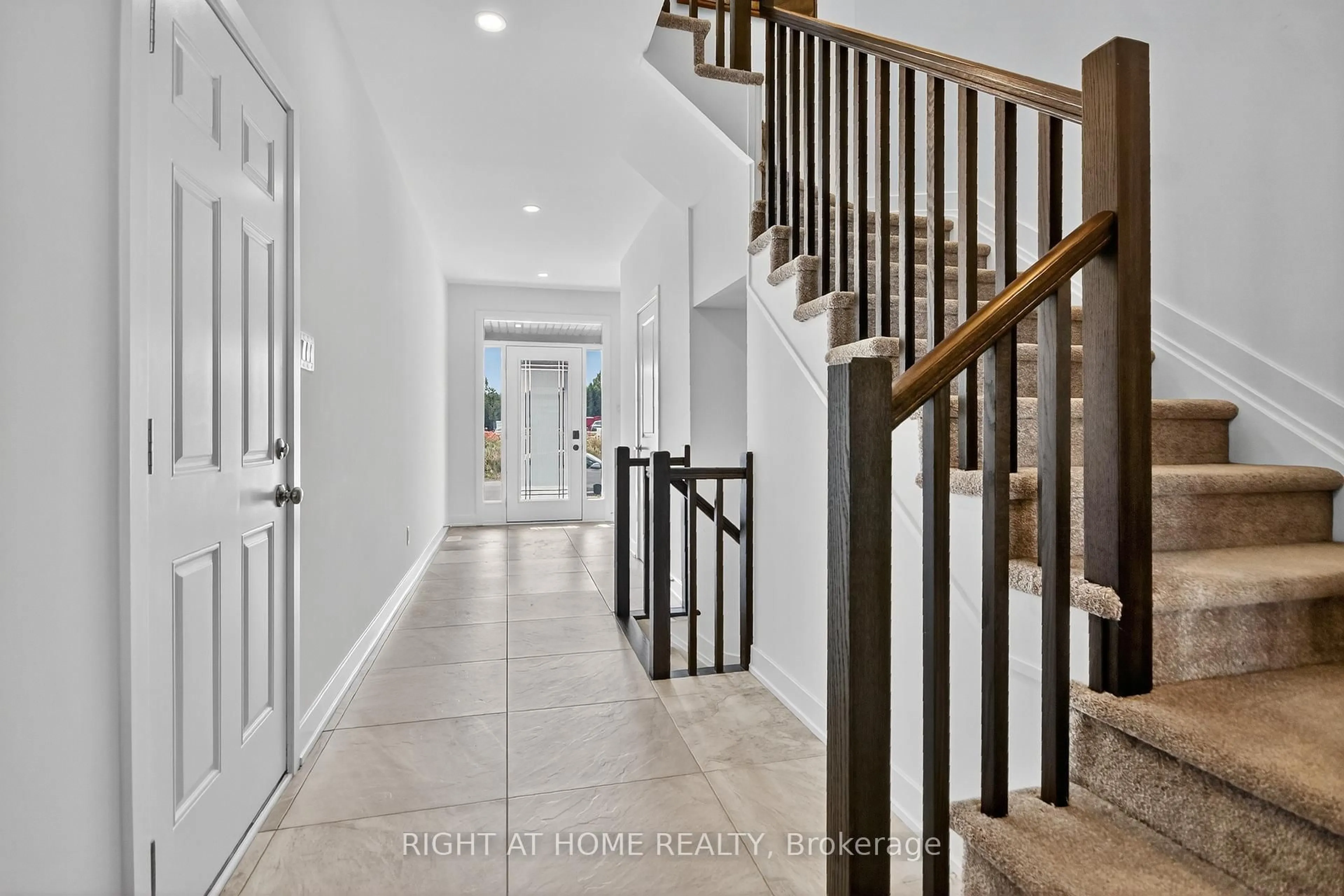 Indoor entryway for 2329 Goldhawk Dr, Ottawa Ontario K2S 2X3