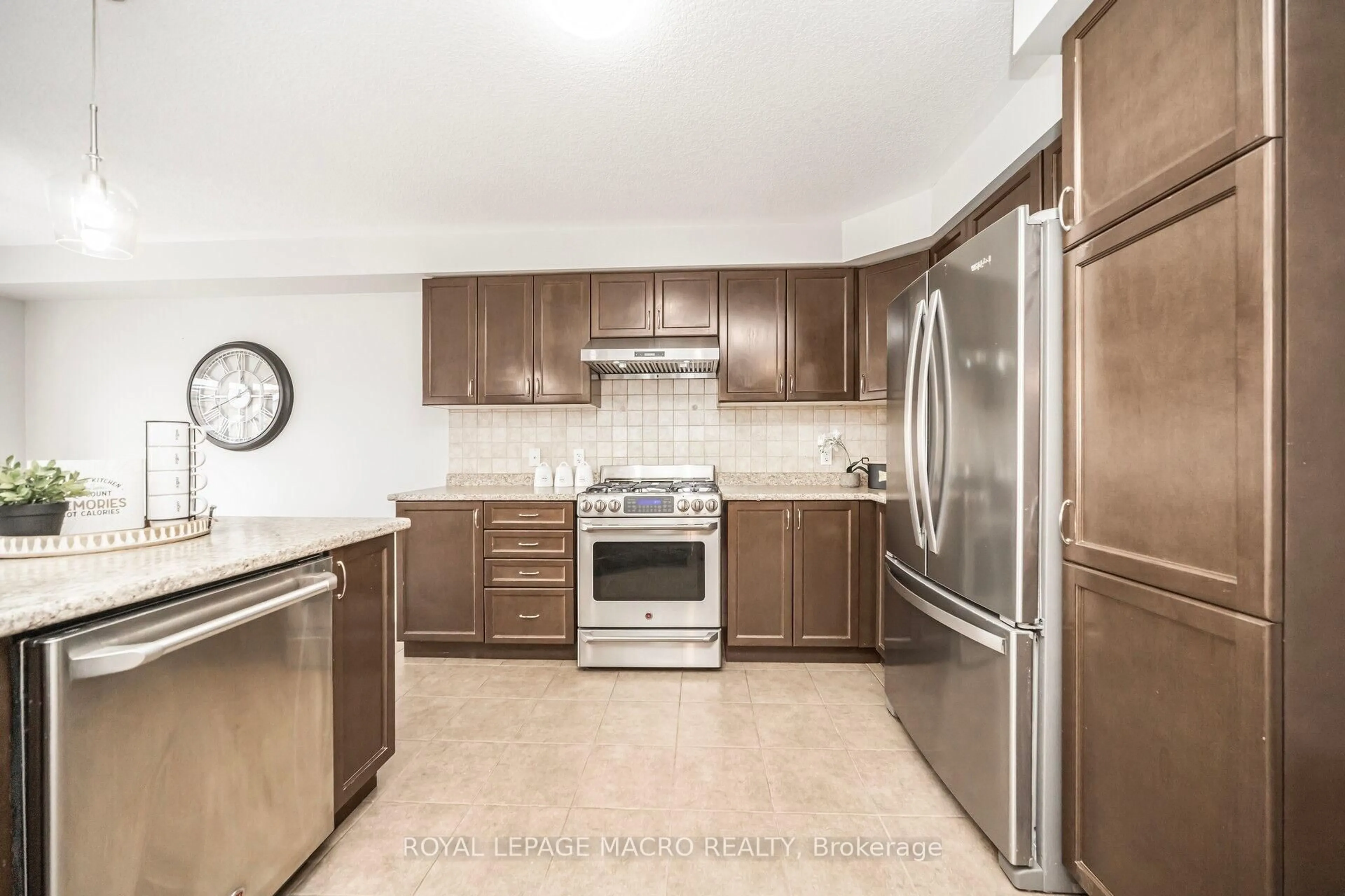 Standard kitchen, unknown for 115 Pelech Cres, Hamilton Ontario L0R 1P0