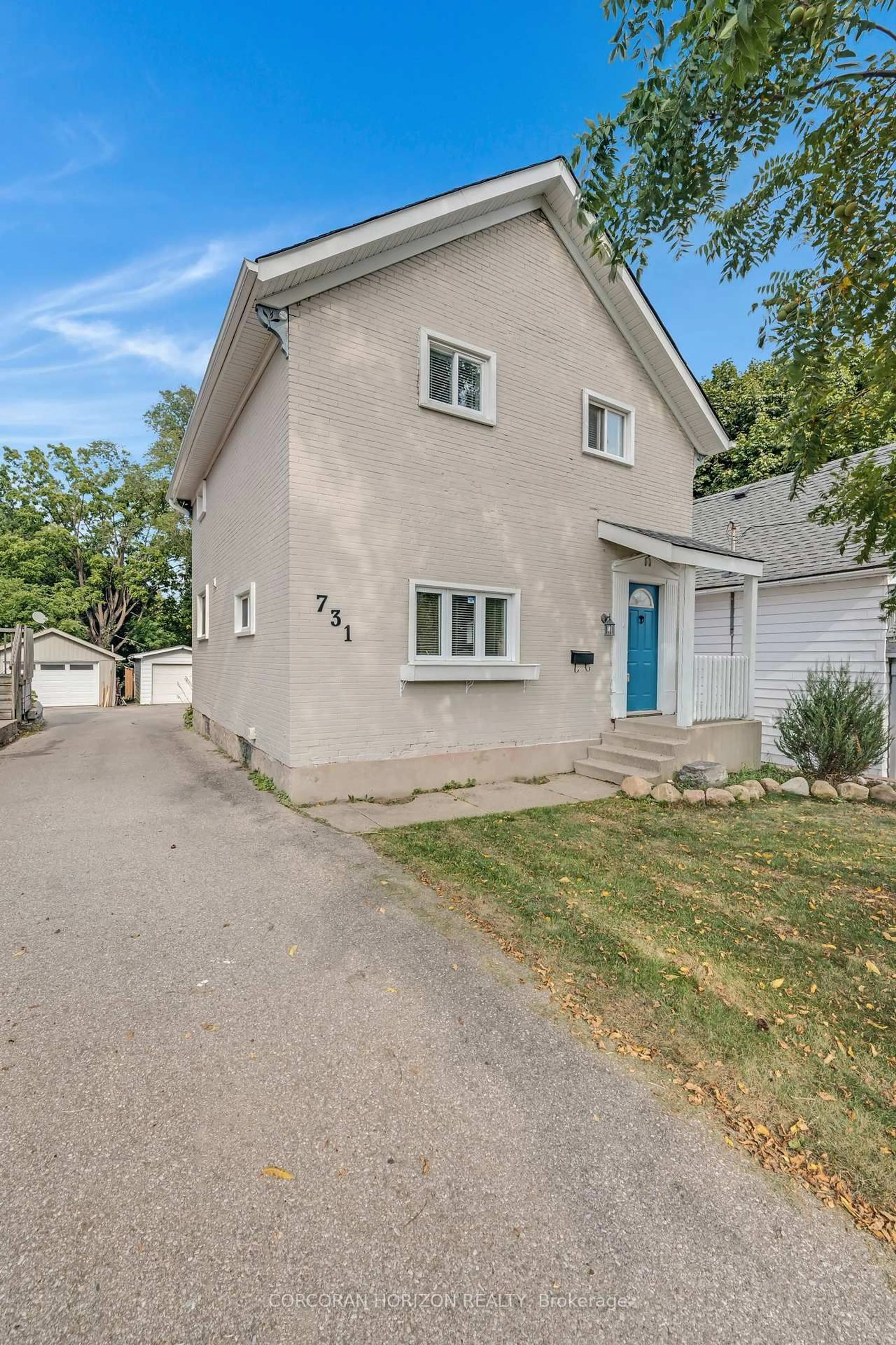 A pic from outside/outdoor area/front of a property/back of a property/a pic from drone, street for 731 William St, Cambridge Ontario N3H 3W8