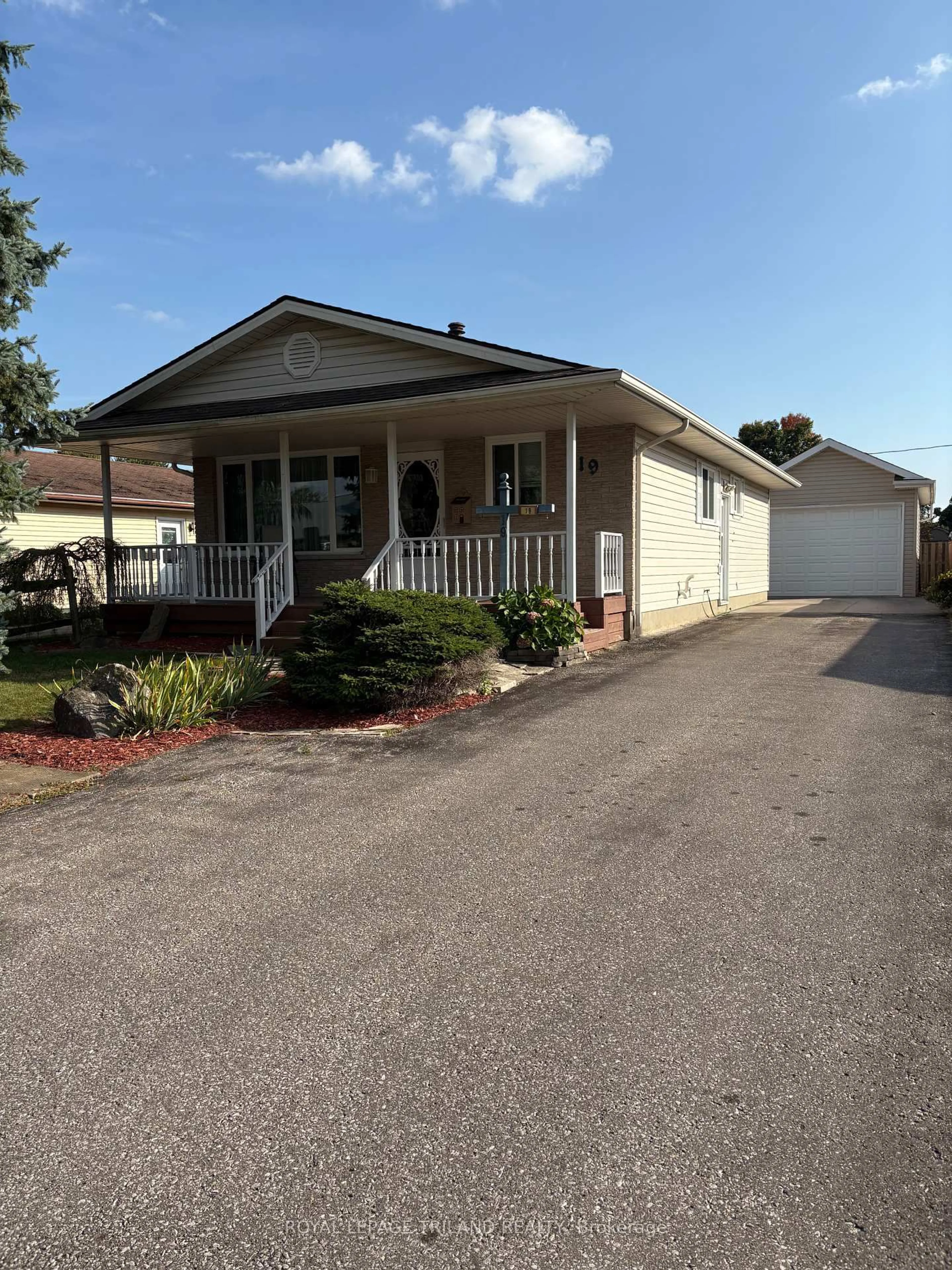 Home with vinyl exterior material, street for 19 Paddon St, St. Thomas Ontario N5R 5S8
