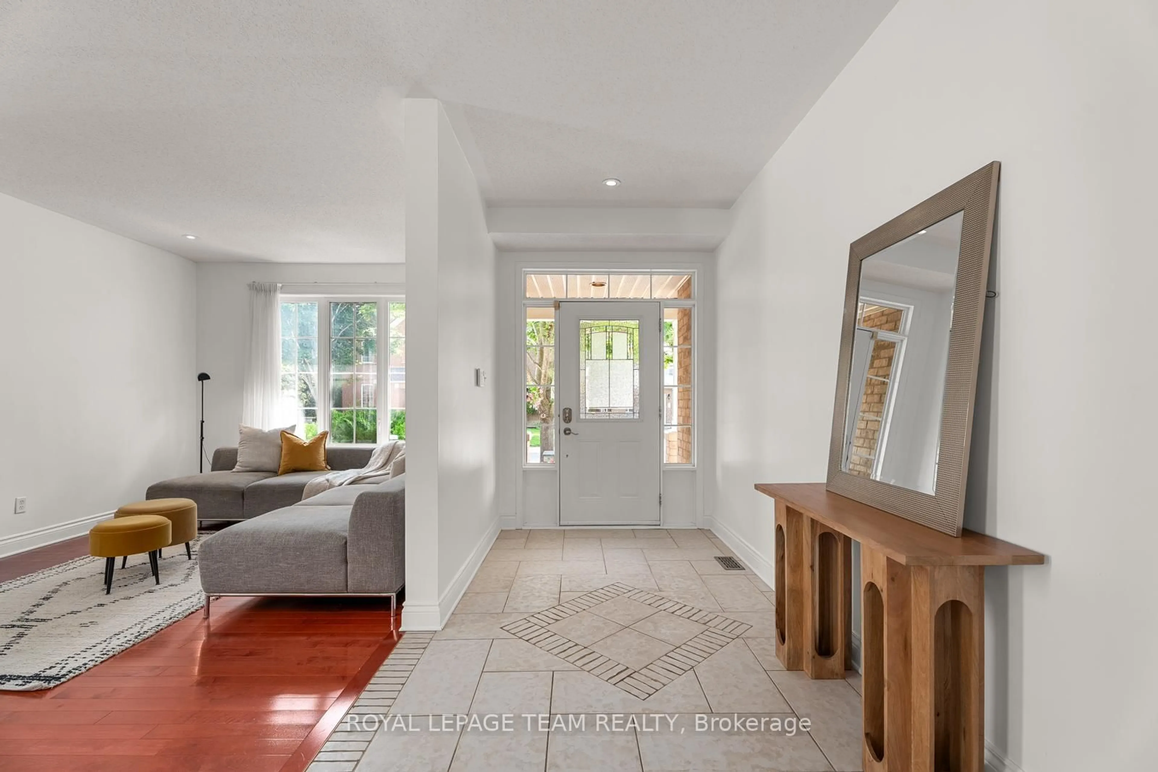 Indoor entryway for 33 Valencia St, Ottawa Ontario K2G 6T1