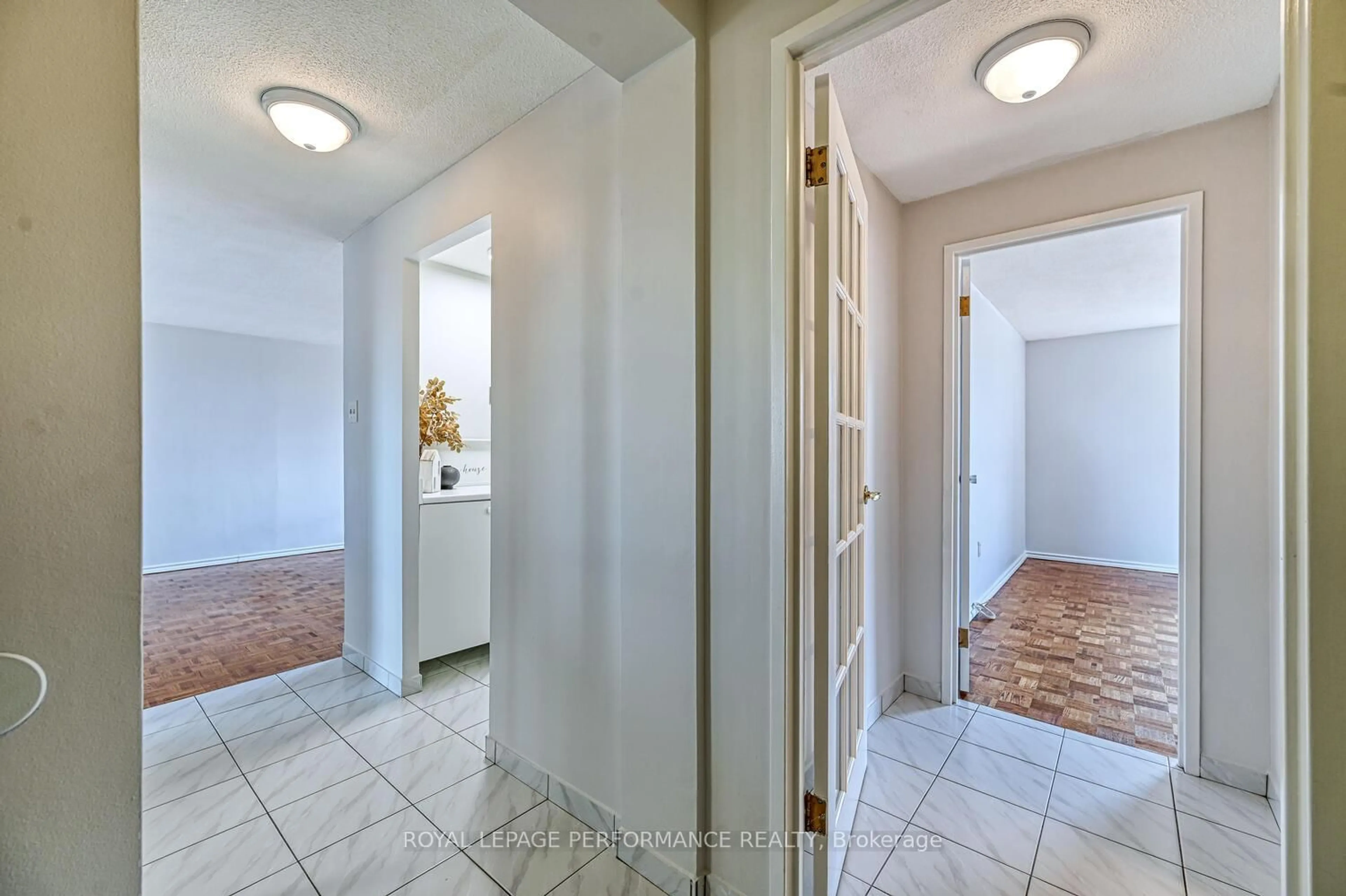 Indoor entryway for 1356 Meadowlands Dr #607, Ottawa Ontario K2E 6K6