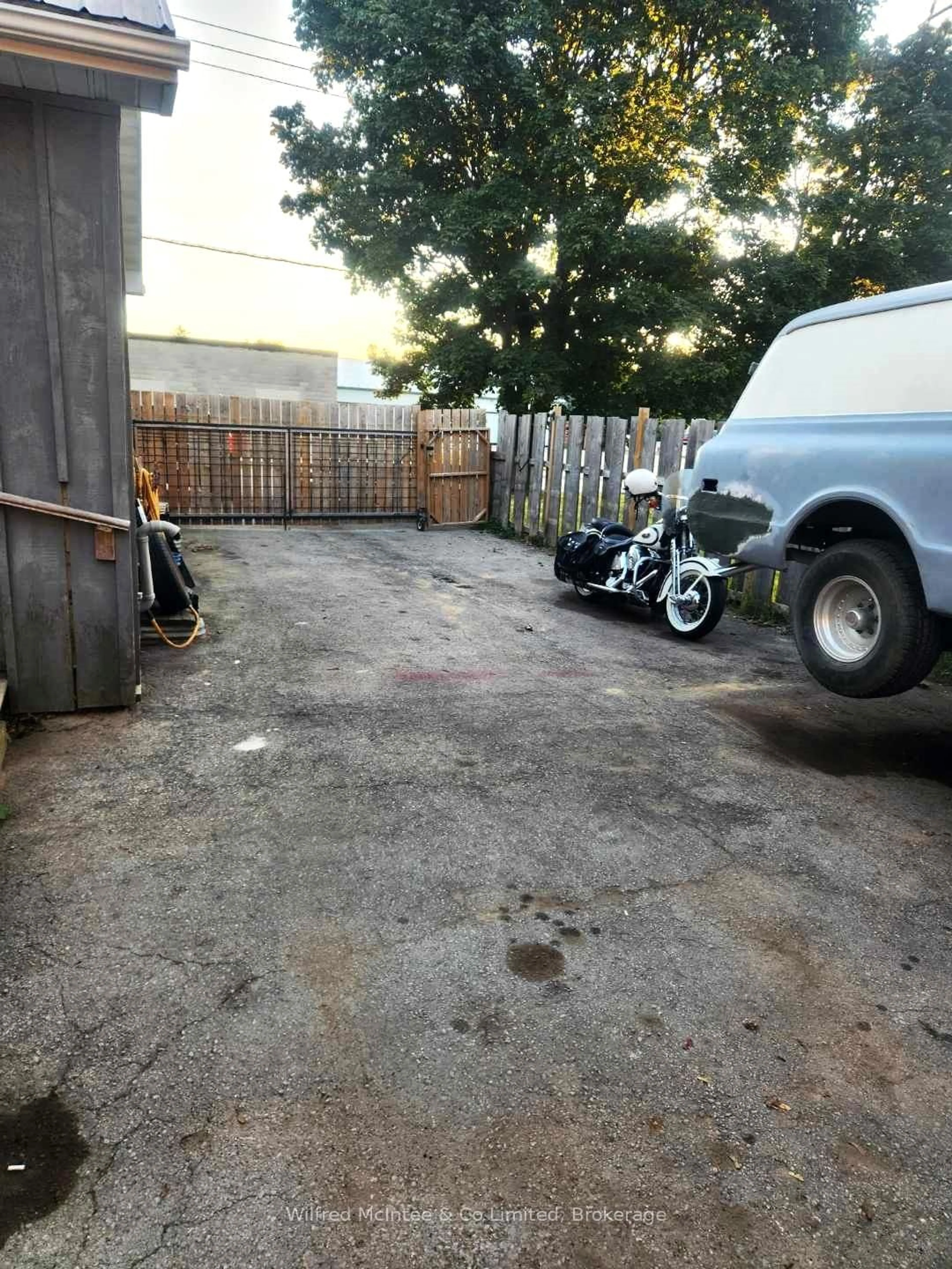 Parking for 370 Foster St, Wellington North Ontario N0G 2L1