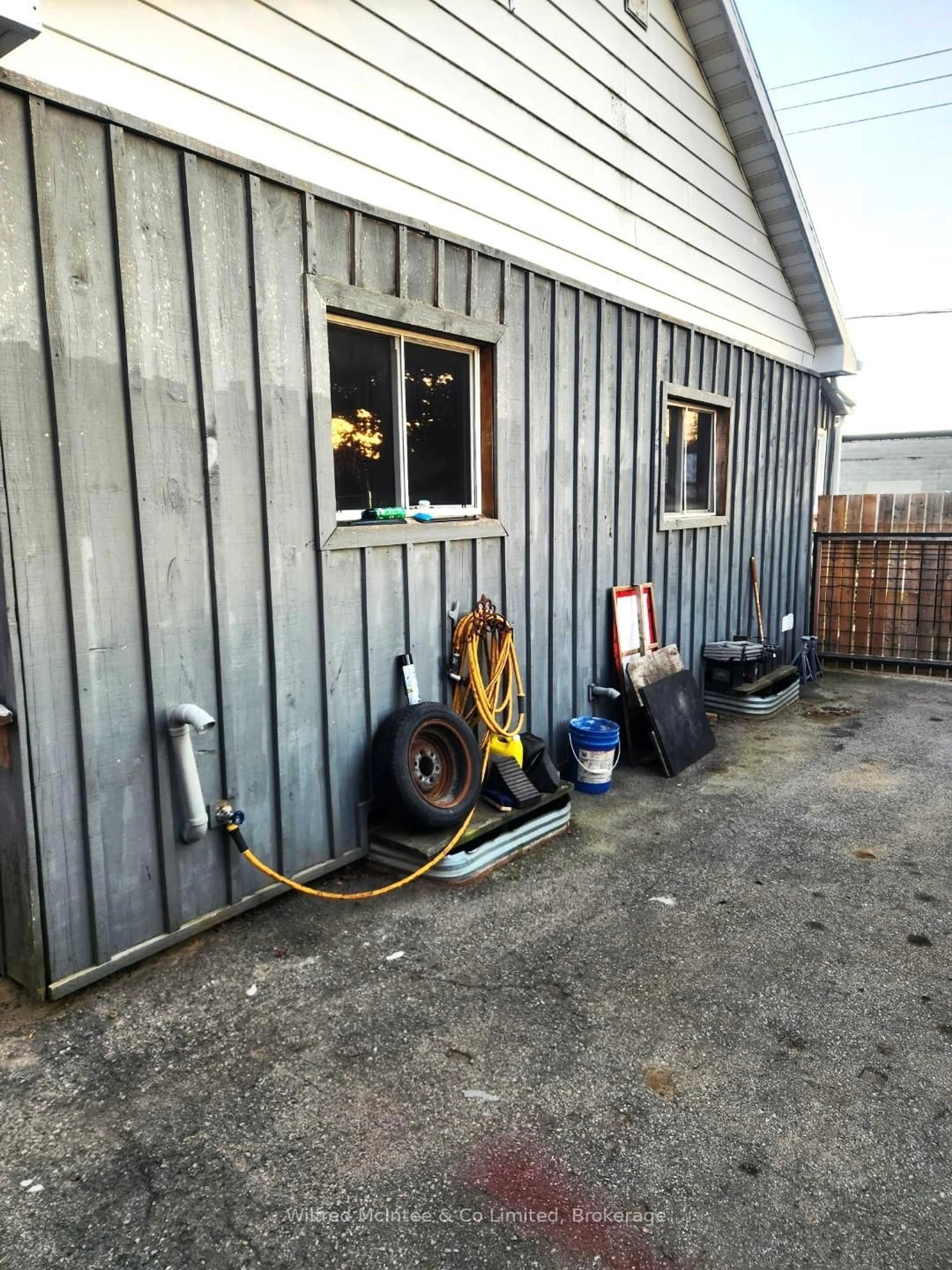 Indoor garage for 370 Foster St, Wellington North Ontario N0G 2L1