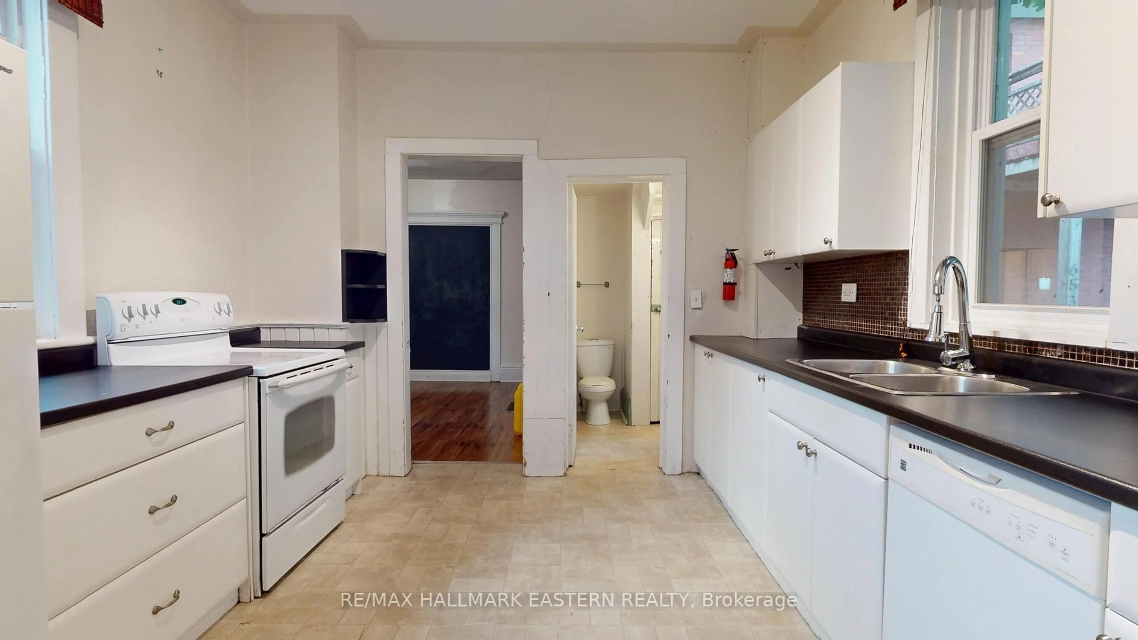 Standard kitchen, ceramic/tile floor for 655 George St, Peterborough Ontario K9H 3S7