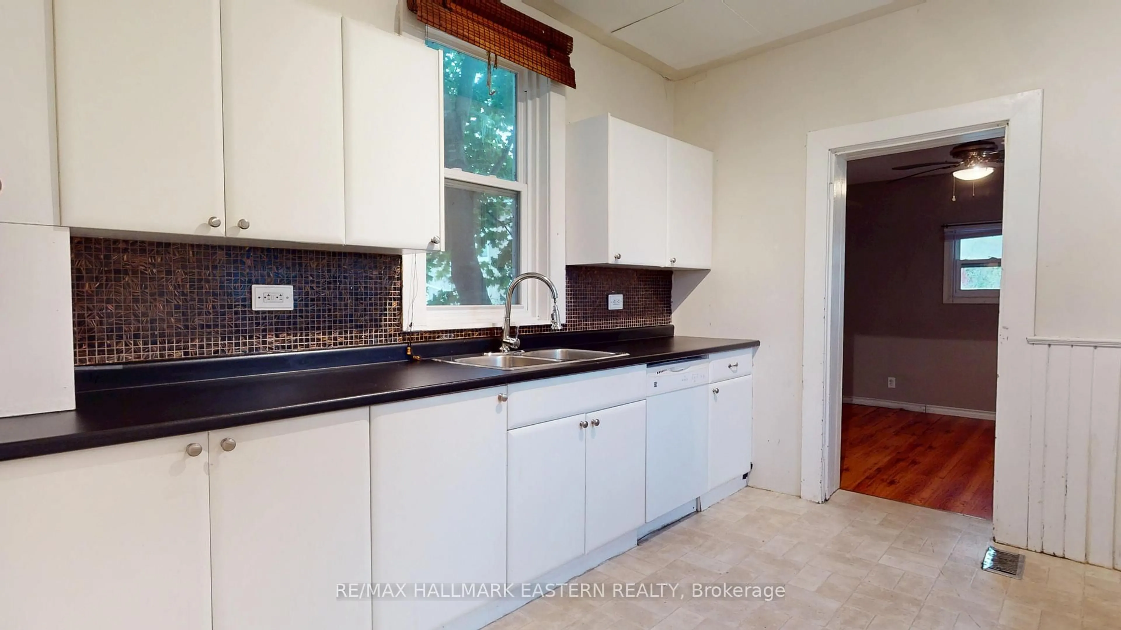 Standard kitchen, ceramic/tile floor for 655 George St, Peterborough Ontario K9H 3S7