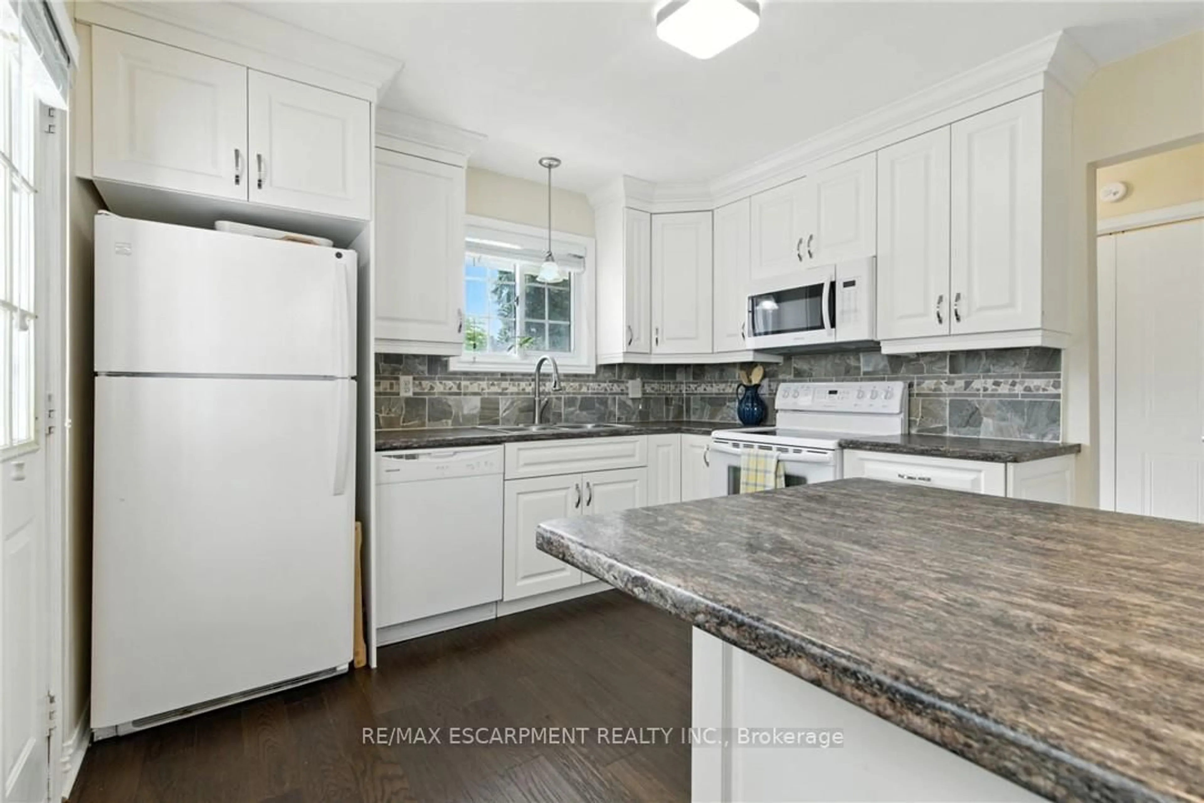 Standard kitchen, ceramic/tile floor for 360 Silverbirch Blvd, Hamilton Ontario L0R 1W0