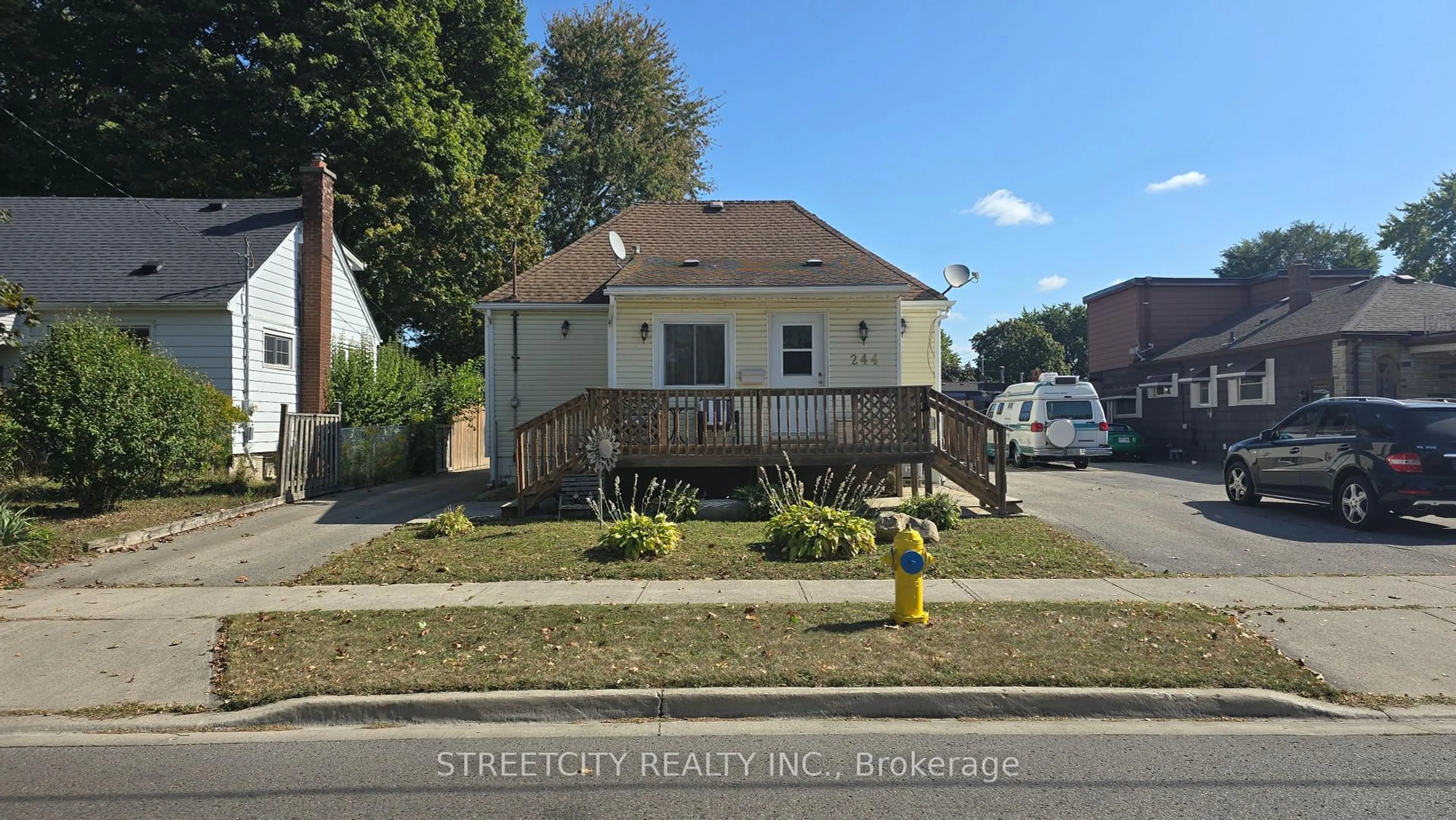 A pic from outside/outdoor area/front of a property/back of a property/a pic from drone, street for 244 Vancouver St, London East Ontario N5W 4R8