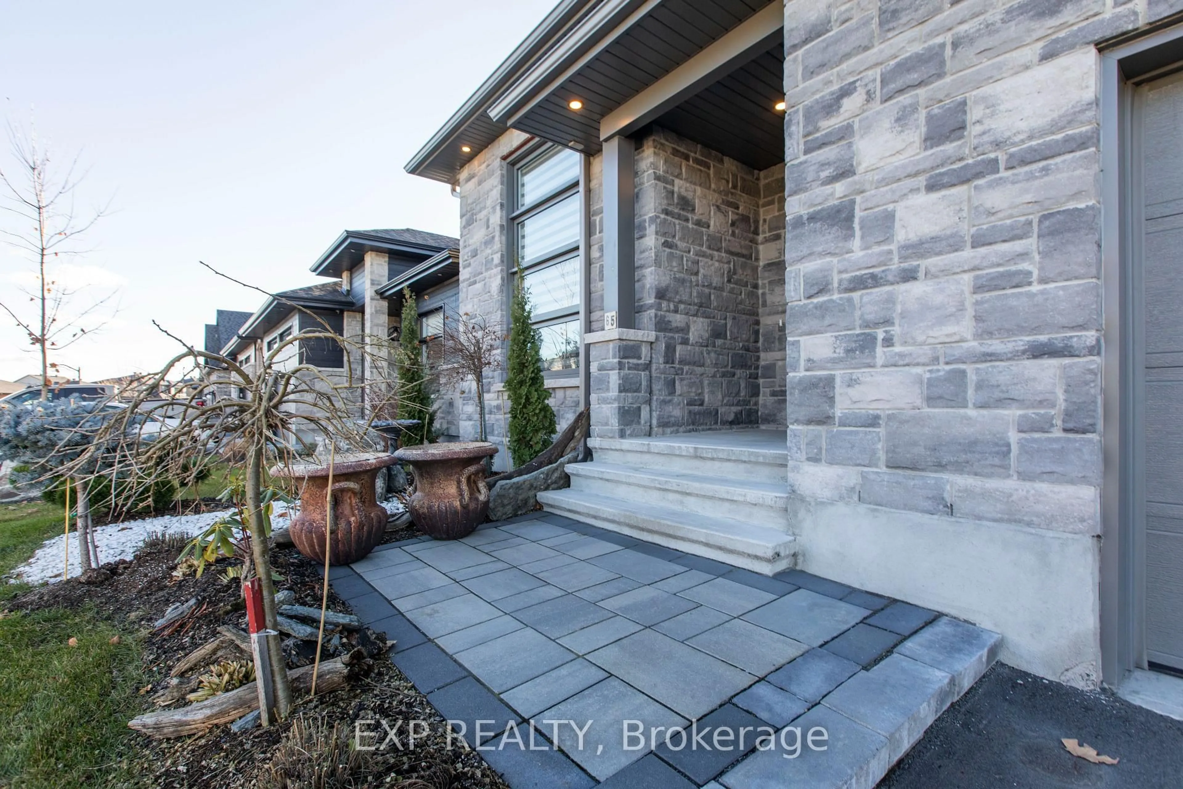 Indoor entryway for 65 GRANITE St, Clarence-Rockland Ontario K4K 0H7