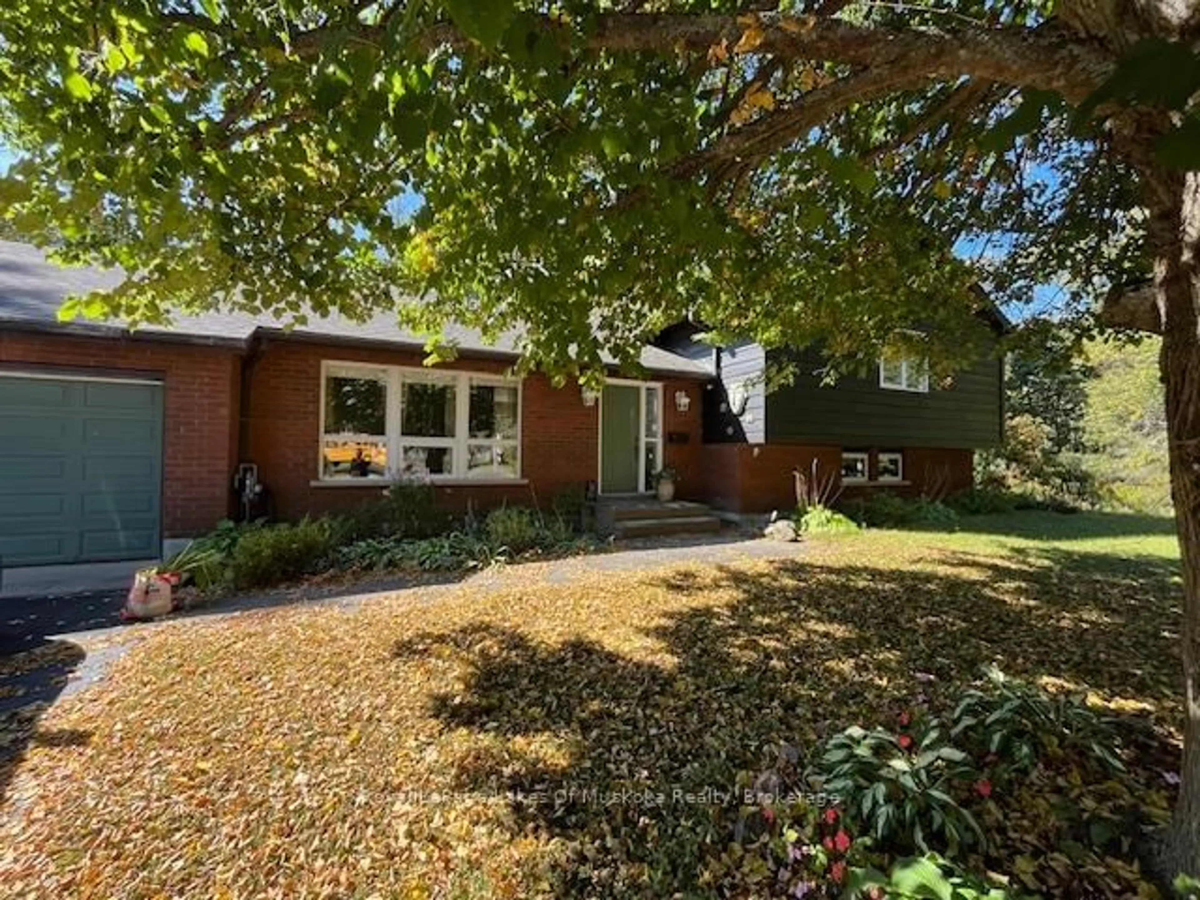 A pic from outside/outdoor area/front of a property/back of a property/a pic from drone, street for 25 Cedar Crt, South River Ontario P0A 1X0