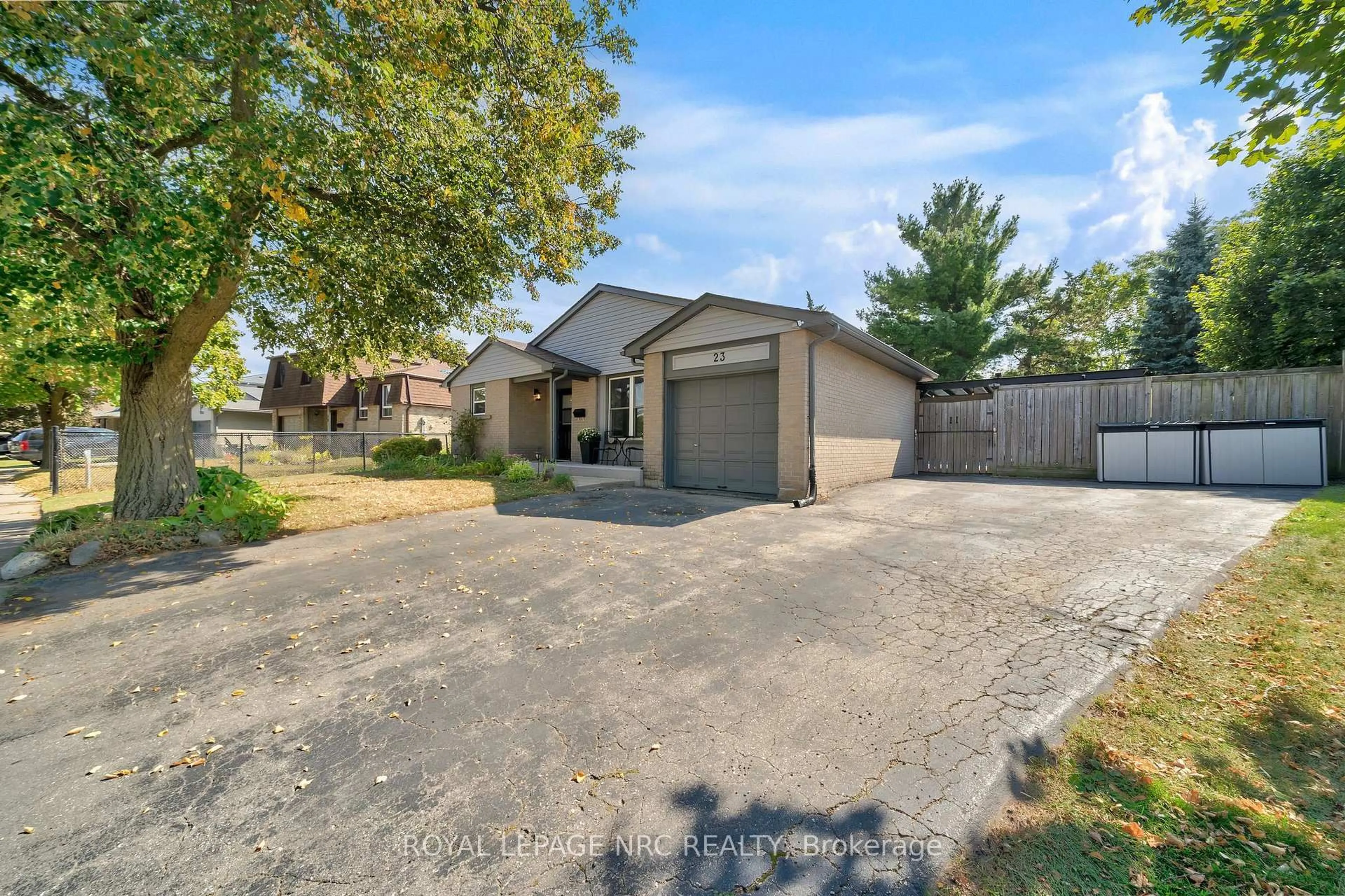 A pic from outside/outdoor area/front of a property/back of a property/a pic from drone, street for 23 Bismark Dr, Cambridge Ontario N1S 4E6